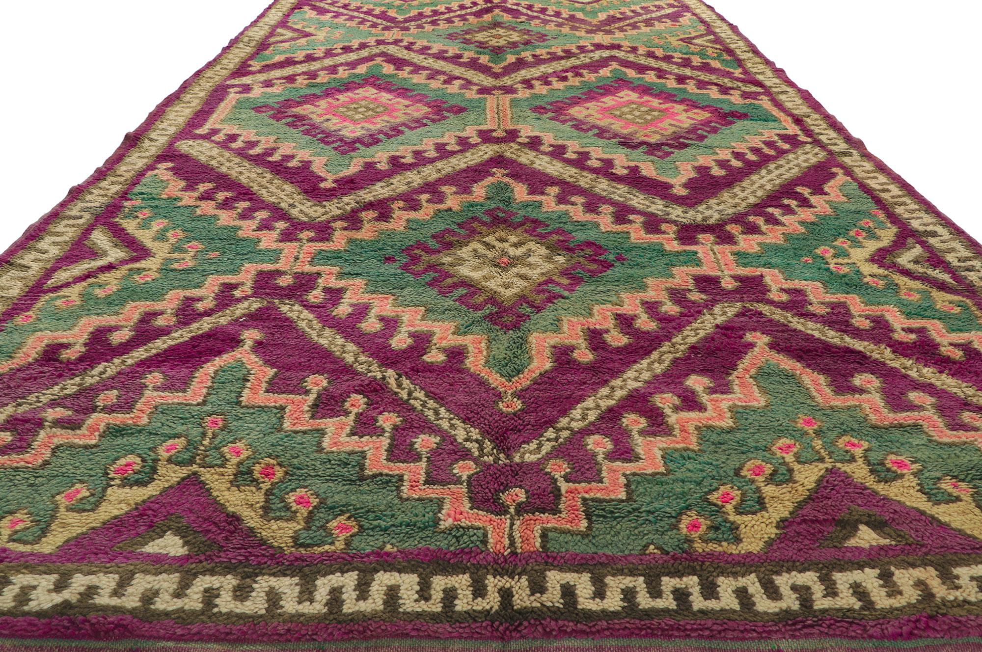 Vintage Berber Moroccan Rug with Bohemian Style In Good Condition For Sale In Dallas, TX