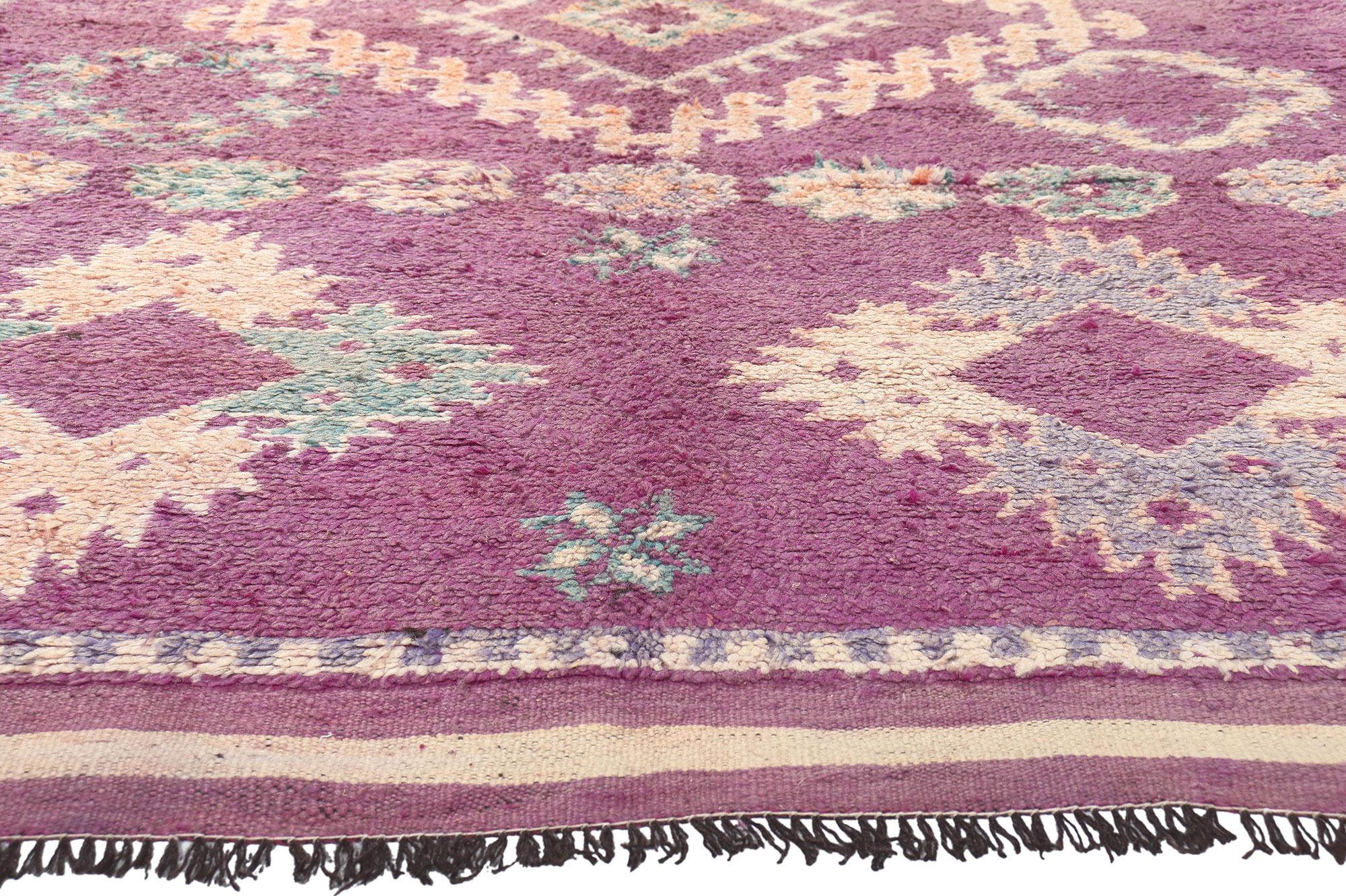Lila Talsint Marokkanischer Vintage-Teppich, Bohemian Hygge Meets Convivial Contentment, Bohemian Hygge (Handgeknüpft) im Angebot