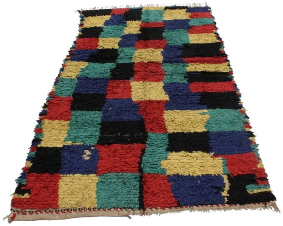 74766 A vintage Berber Moroccan rug with tribal style. This vintage Berber Moroccan rug marries the vintage style of the Berbers with a color scheme and geometric design that is now known as a contemporary style. The Berber Moroccan rug features a