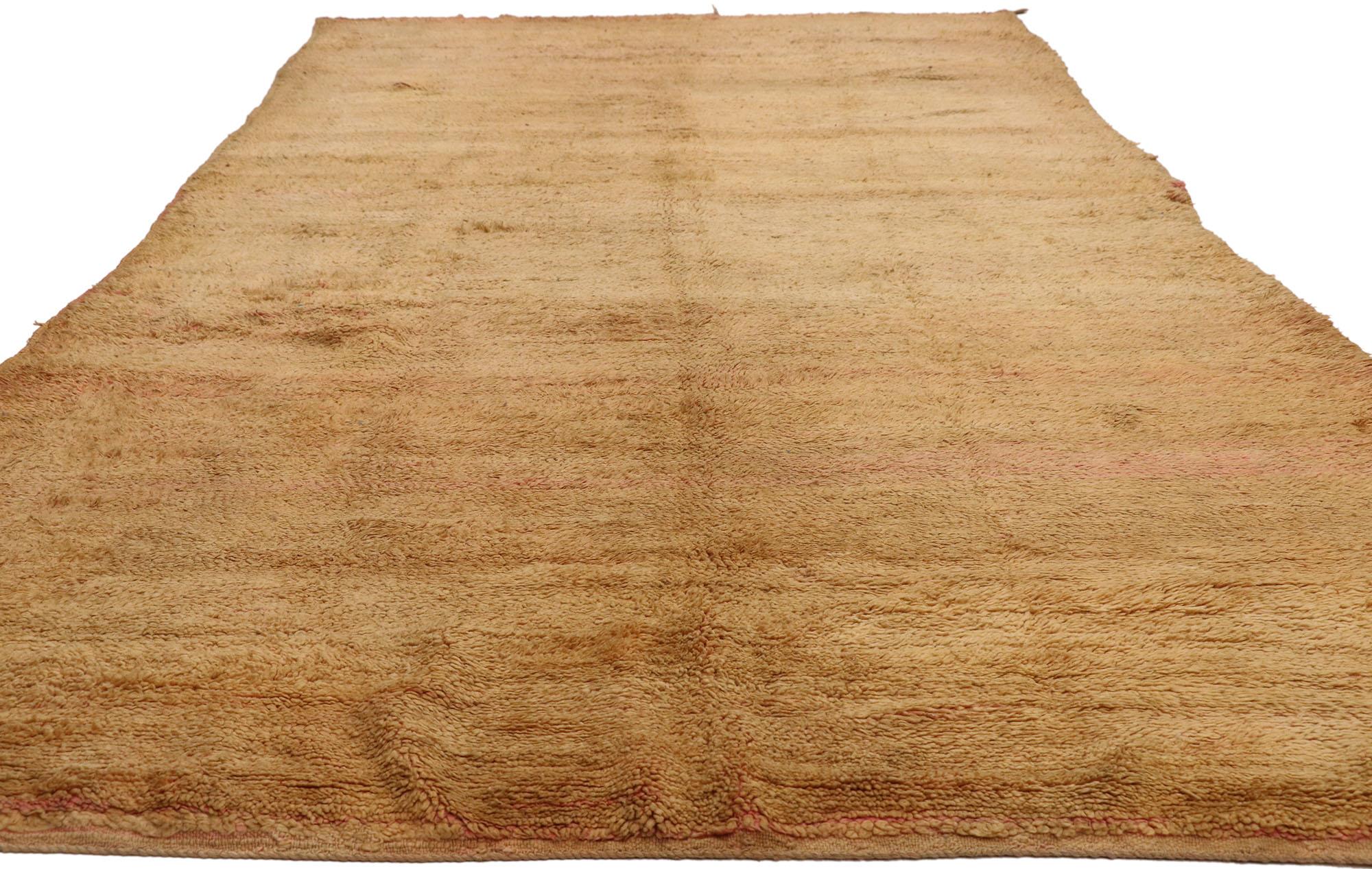 Bohème Tapis marocain berbère vintage avec des vibrations hygiéniques douillettes en vente