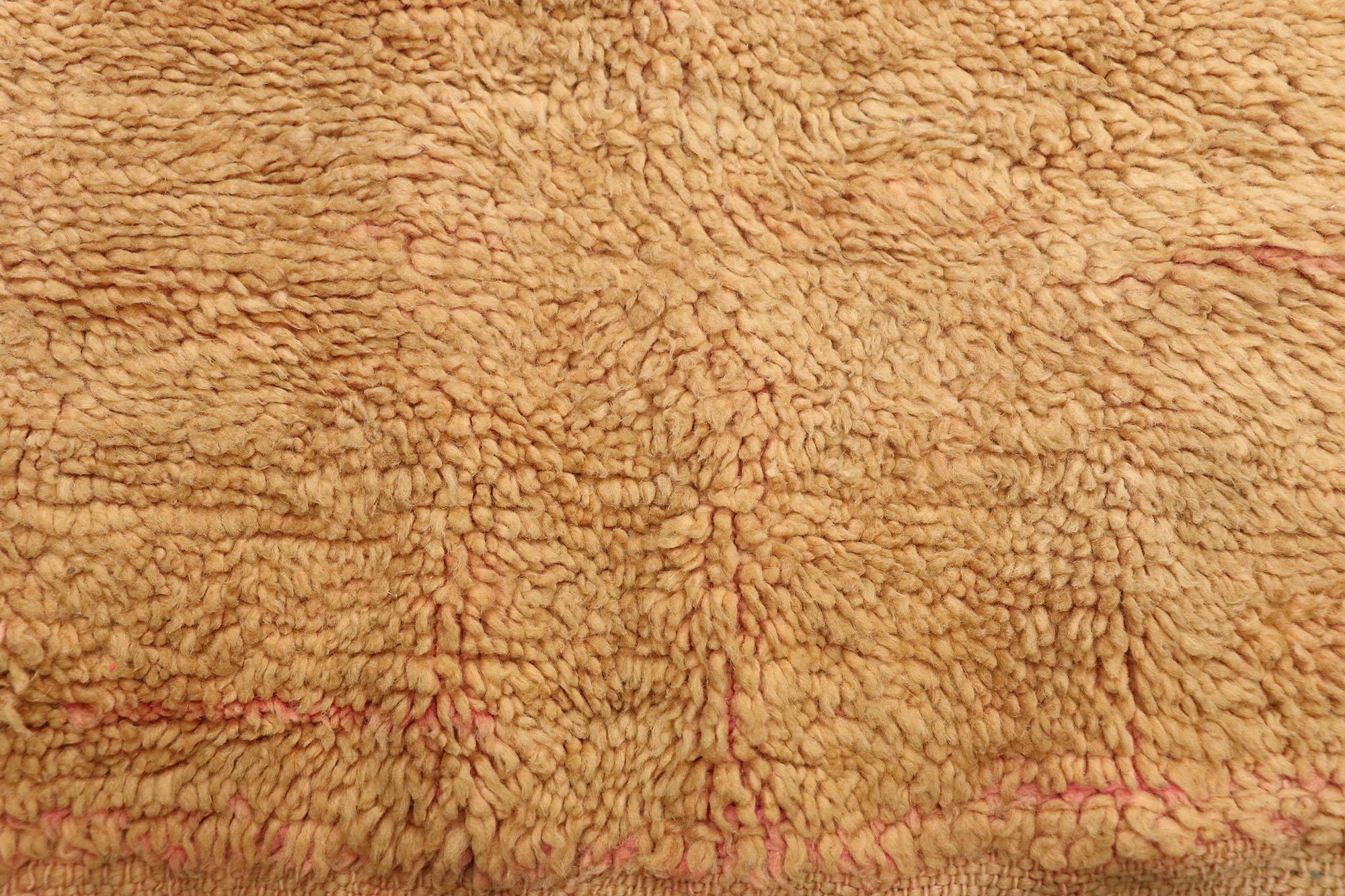 Marocain Tapis marocain berbère vintage avec des vibrations hygiéniques douillettes en vente