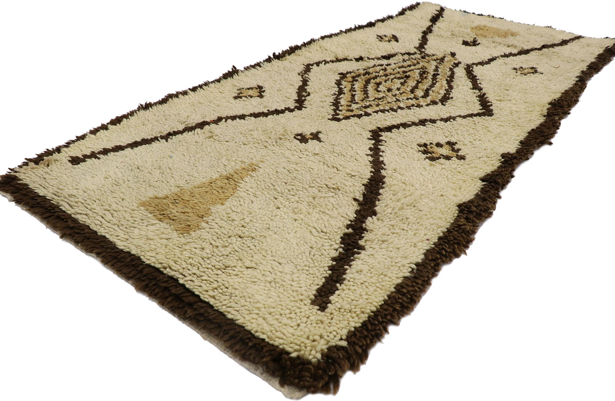 21549 vintage Berber Moroccan rug with Mid-Century Modern style 02'10 x 06'02. With its simplicity, Mid-Century Modern style, incredible detail and texture, this hand knotted wool vintage Berber Moroccan rug is a captivating vision of woven beauty.