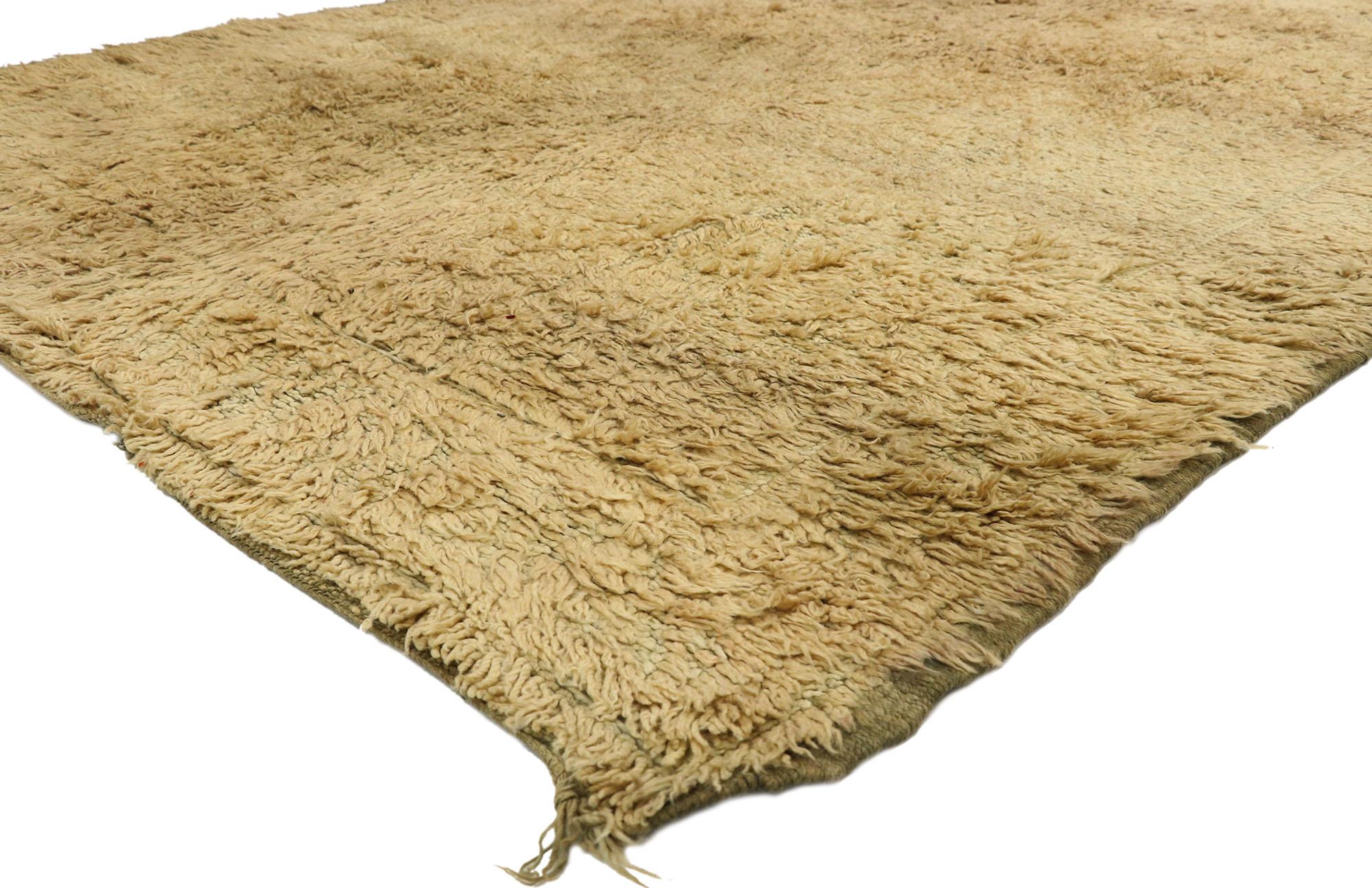 20986 vintage Berber Moroccan rug with Minimalist style. Softer yet no less striking, this hand knotted wool vintage Berber Moroccan rug features an abrashed sandy-beige field with neutral striations. The warm hues beautifully meld together in an