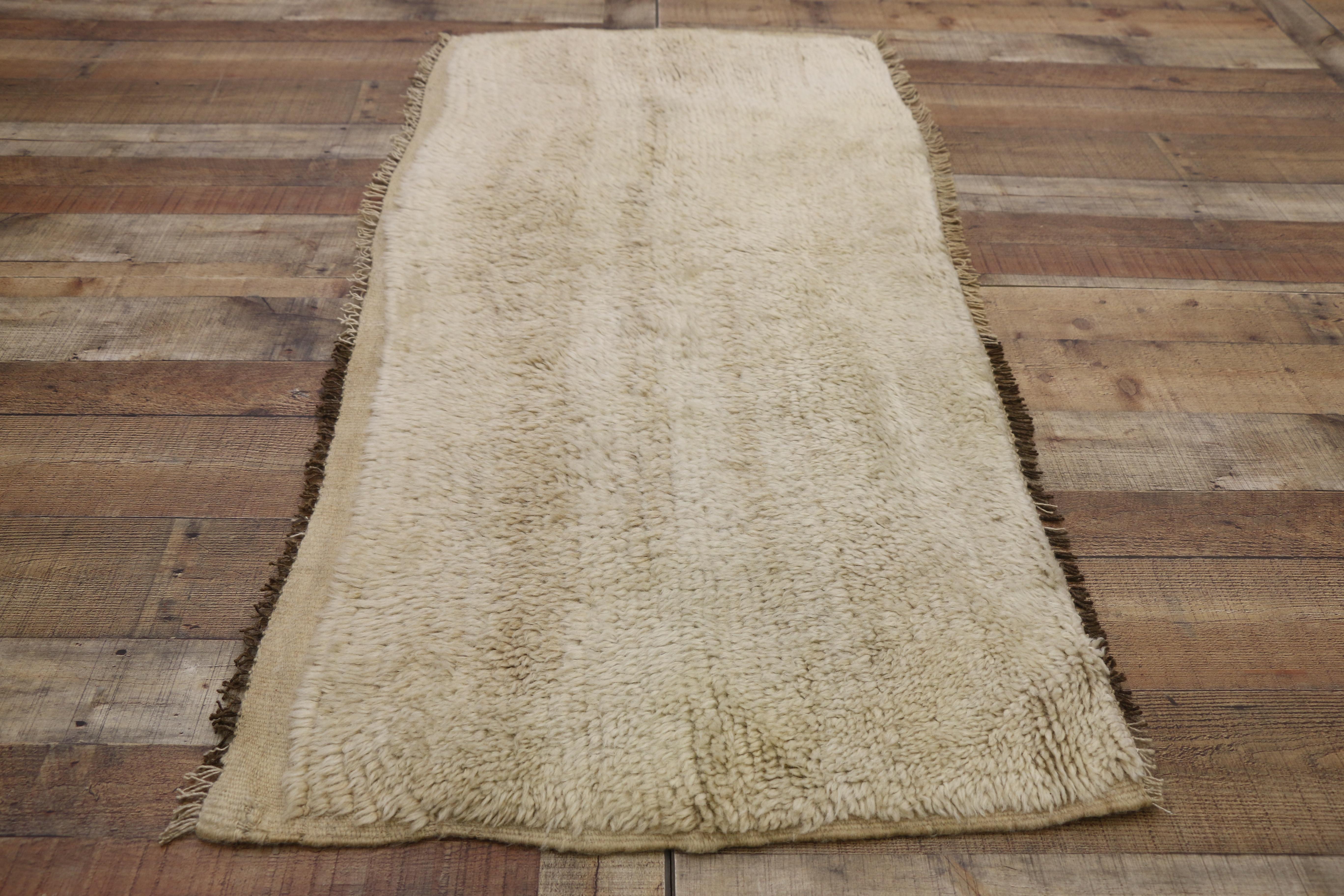 Vintage Berber Moroccan Rug with Minimalist Style 1