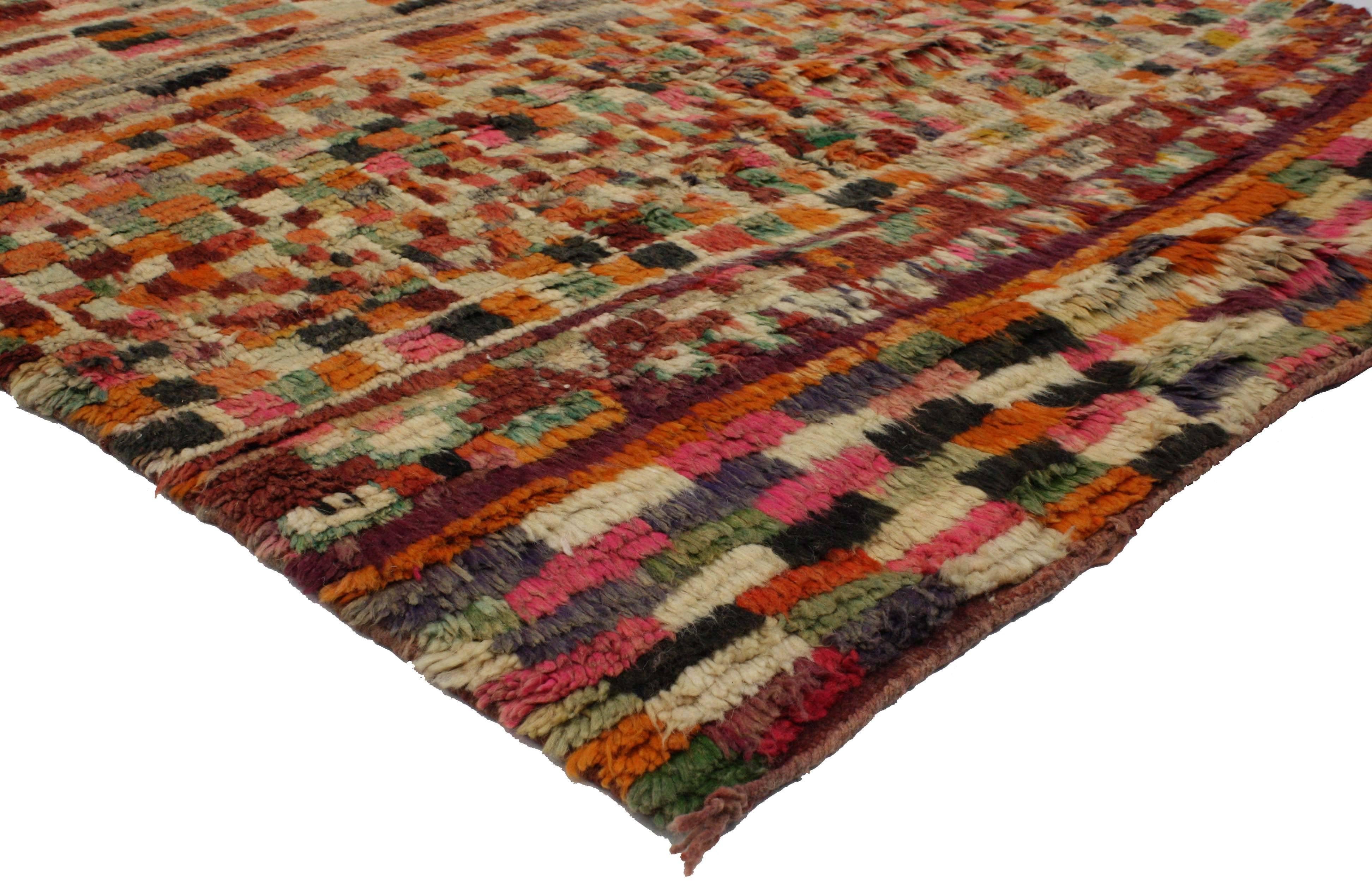 20292 Vintage Berber Moroccan Rehamna Rug with Post-Modern, Bauhaus Cubism Style. This hand-knotted wool vintage Berber Moroccan Rehamna rug composed of asymmetrical square blocks and irregular cubes forming a cohesive composition. This vintage
