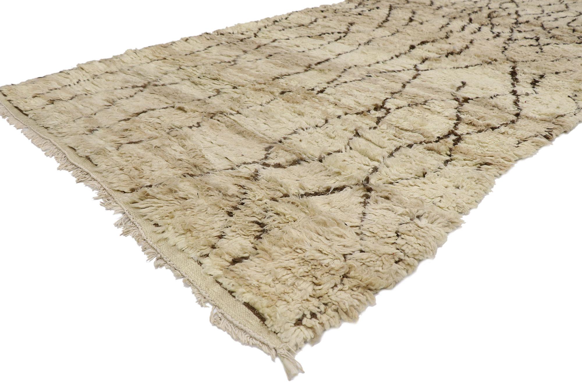 21380 vintage Berber Moroccan rug with Modern Monochrome Tribal style 04'11 x 09'04. With its simplicity, plush pile and tribal style, this hand knotted wool vintage Berber Moroccan rug is a captivating vision of woven beauty. It features an