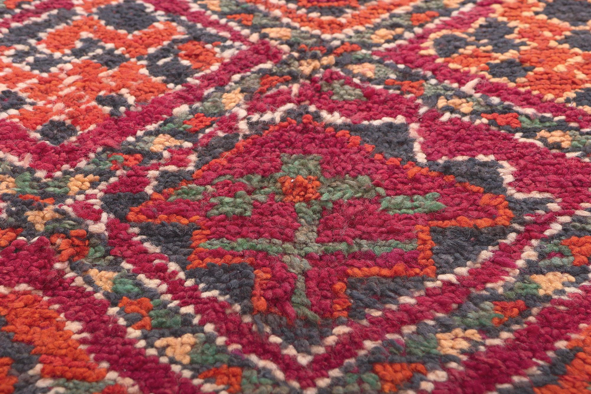 Vintage Taznakht Moroccan Rug, Tribal Enchantment Meets Midcentury Modern Style In Good Condition For Sale In Dallas, TX