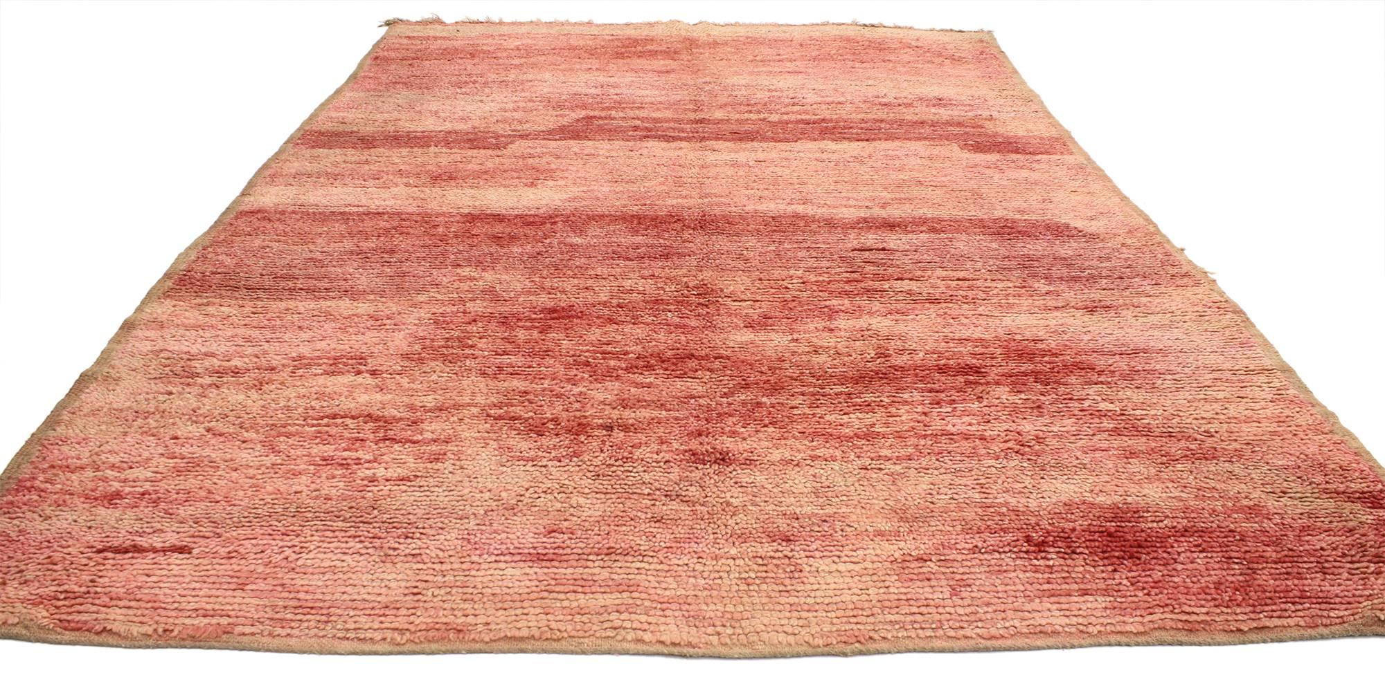 20593, vintage Berber Moroccan rug with sunset colors. A beautiful blend of fiery red and softer tones come together to create imagery of a warm, breezy Moroccan sunset. The blend of the colors are erratic yet harmonious on this vintage Berber