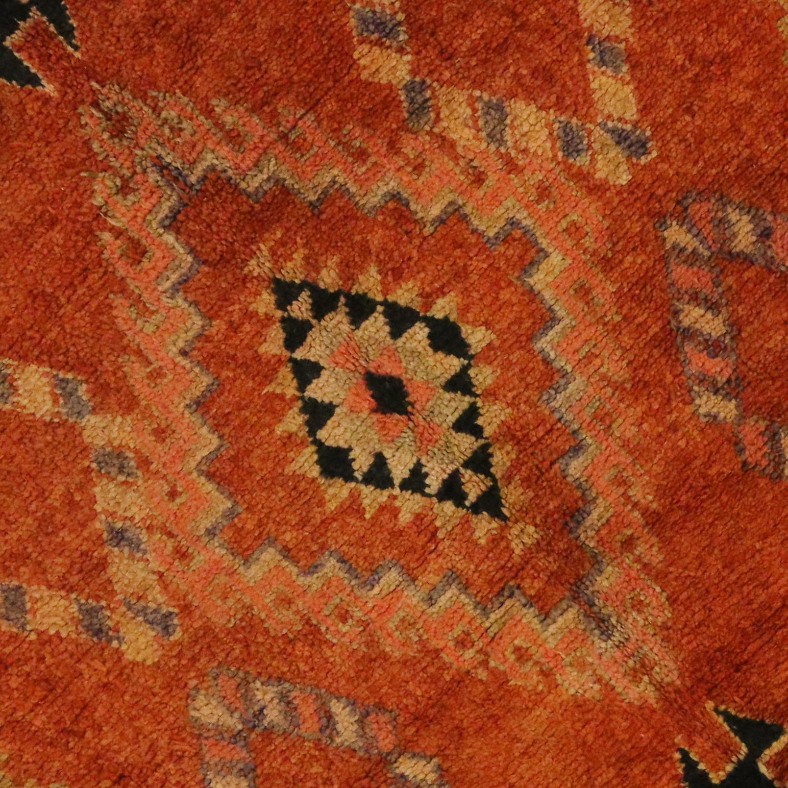 Vintage Berber Moroccan Rug with Tribal Style In Good Condition In Dallas, TX