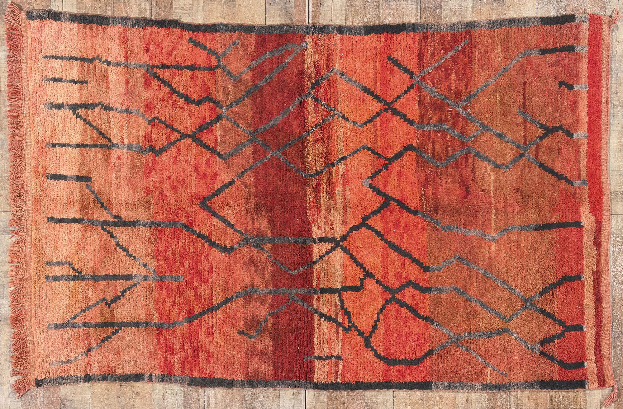 Alfombra marroquí vintage Talstint, el maximalismo abstracto se une al diseño biofílico en venta 1