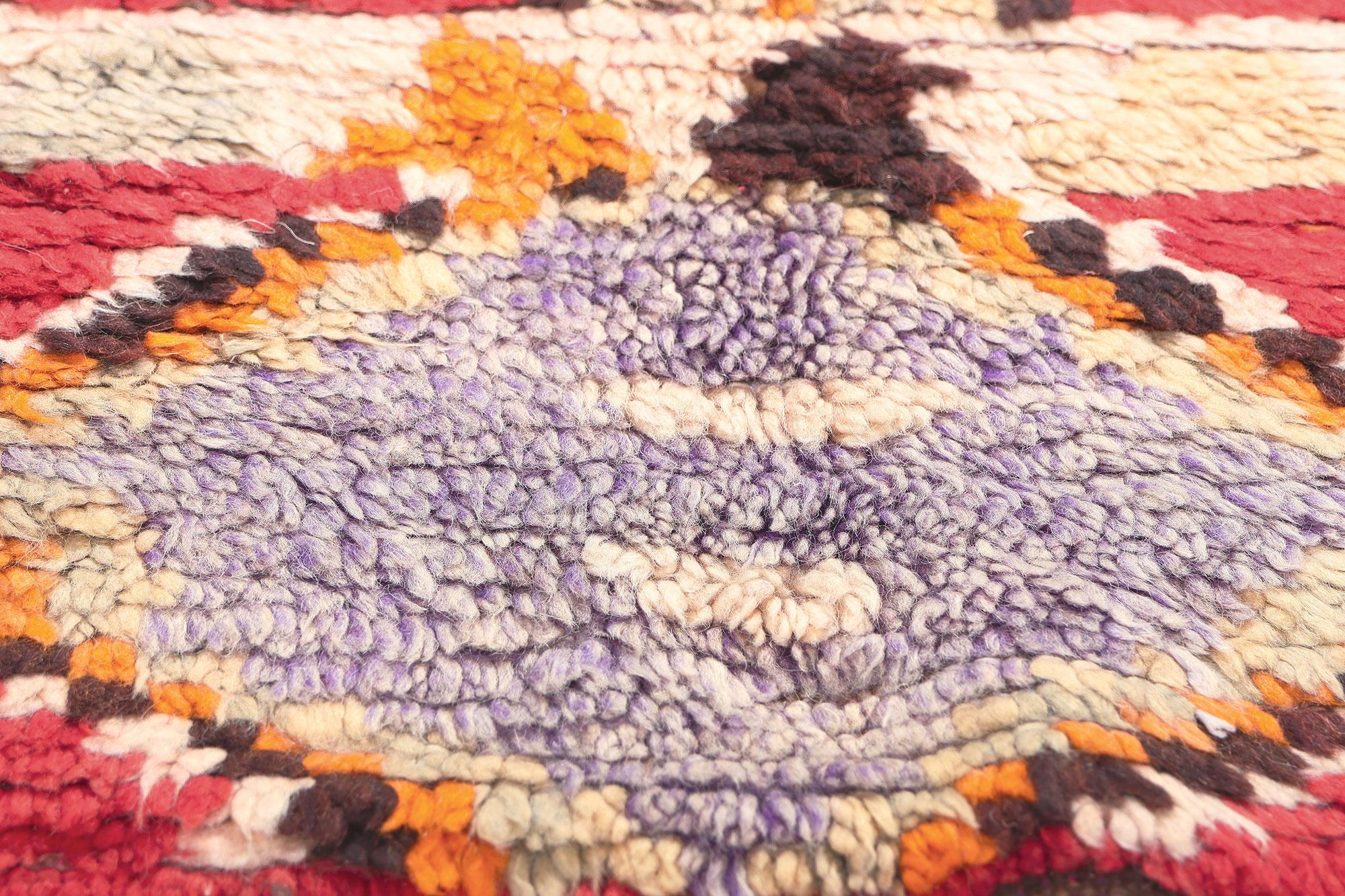 Marokkanischer roter Boujad-Teppich im Vintage-Stil, Boho Chic Meets Stammeskunst-Enchantment im Zustand „Gut“ im Angebot in Dallas, TX