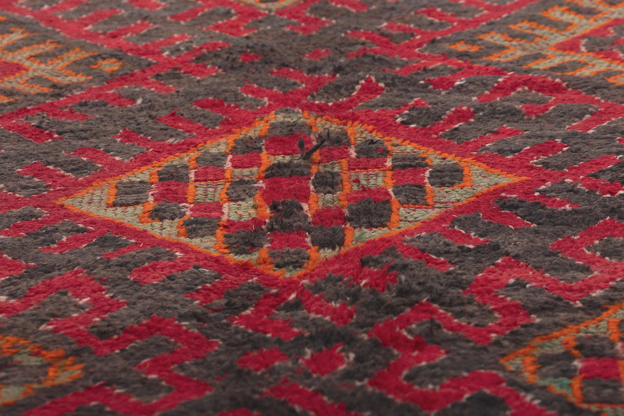 Vintage Taznakht Moroccan Rug, Midcentury Modern Meets Tribal Enchantment In Good Condition For Sale In Dallas, TX