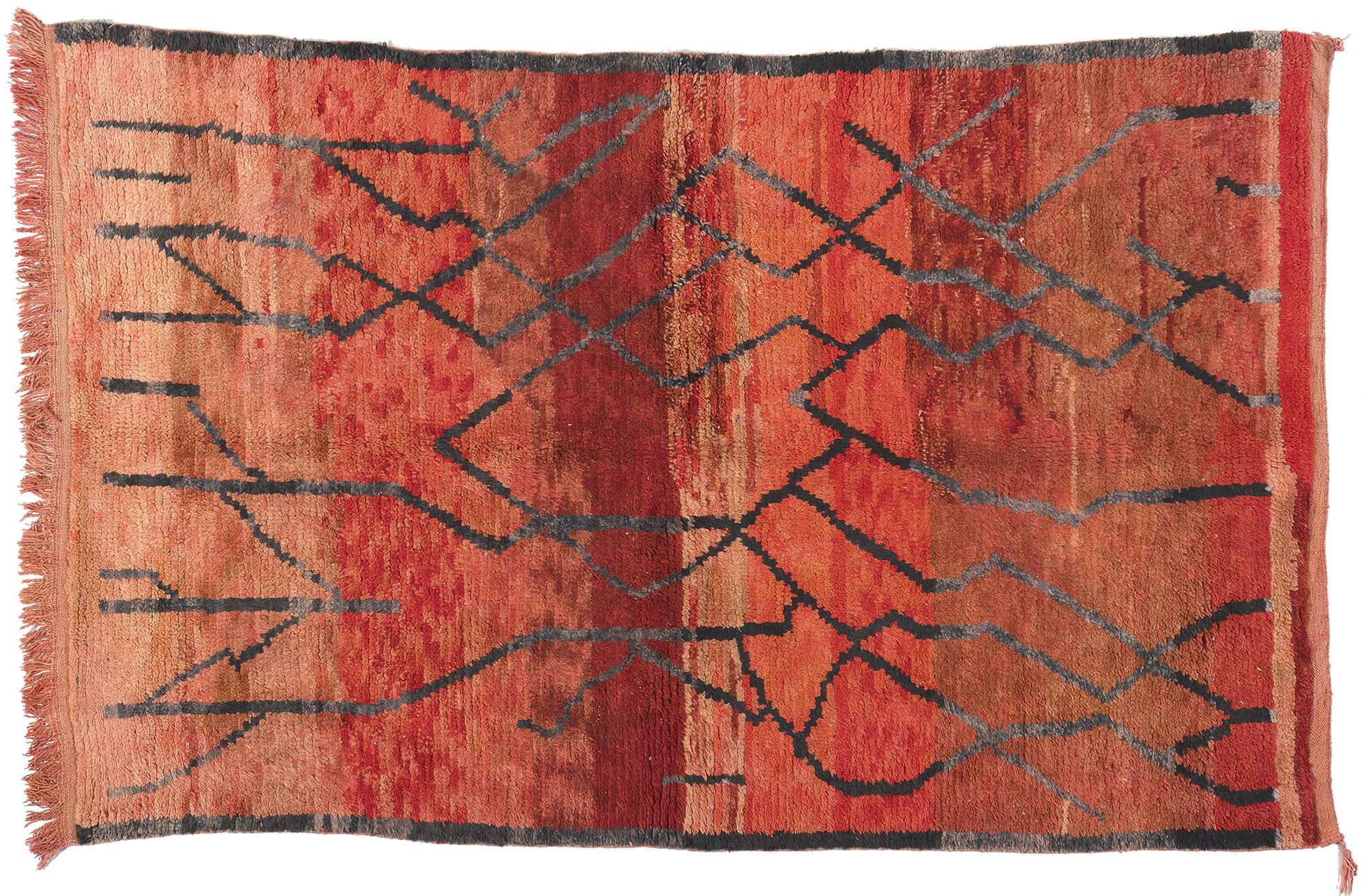 Alfombra marroquí vintage Talstint, el maximalismo abstracto se une al diseño biofílico en venta 2