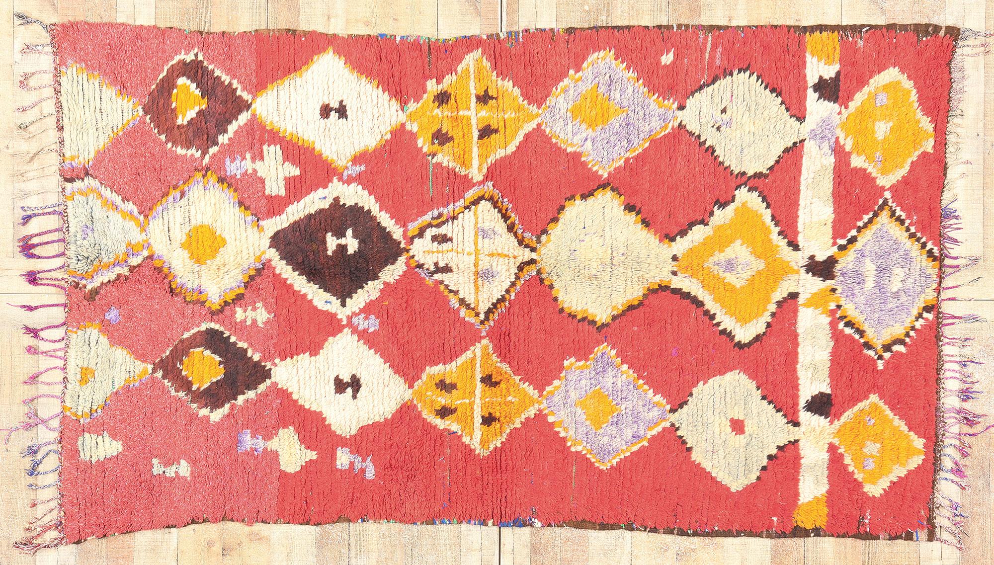 Marokkanischer roter Boujad-Teppich im Vintage-Stil, Boho Chic Meets Stammeskunst-Enchantment im Angebot 2