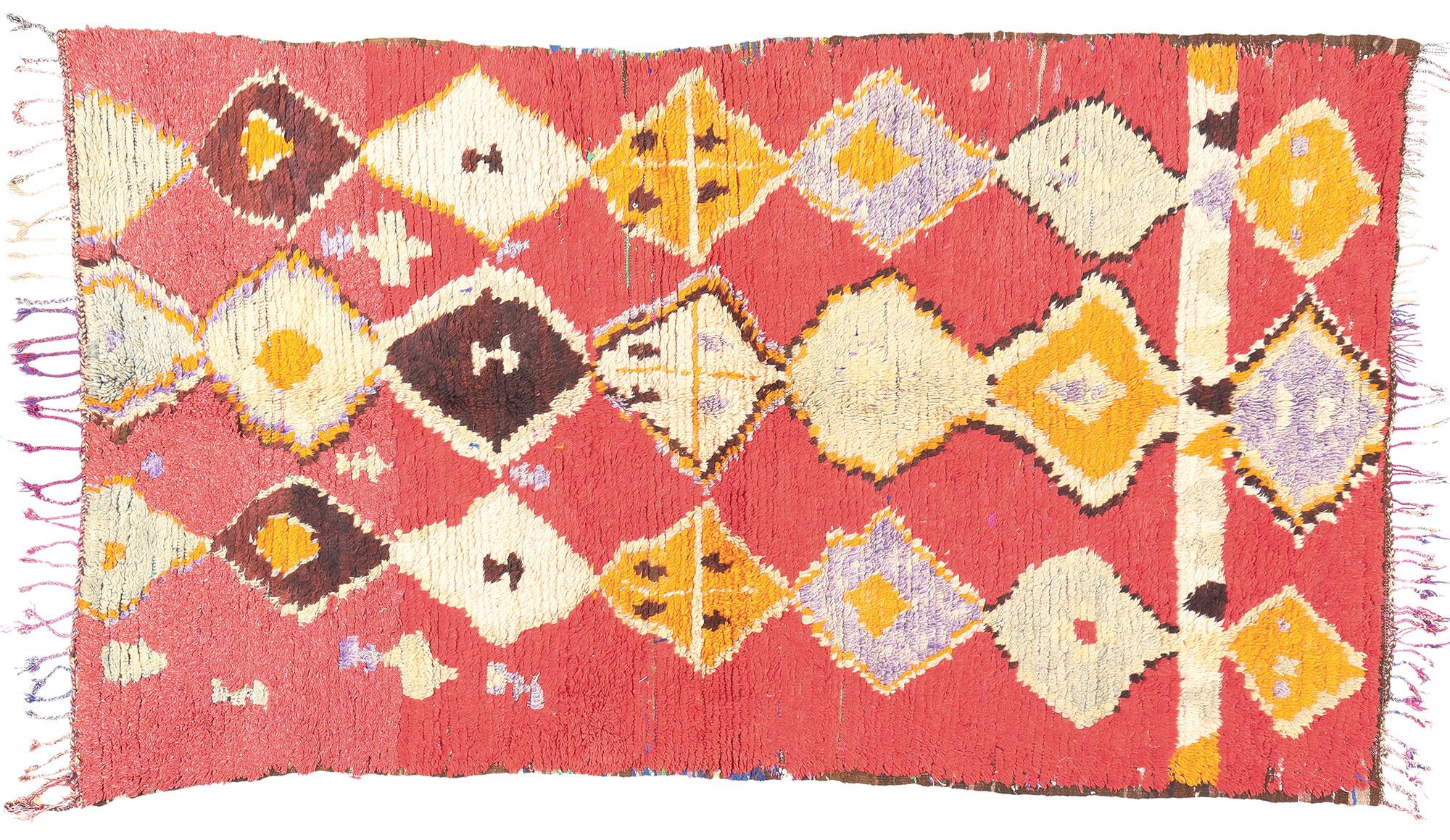 Marokkanischer roter Boujad-Teppich im Vintage-Stil, Boho Chic Meets Stammeskunst-Enchantment im Angebot 3