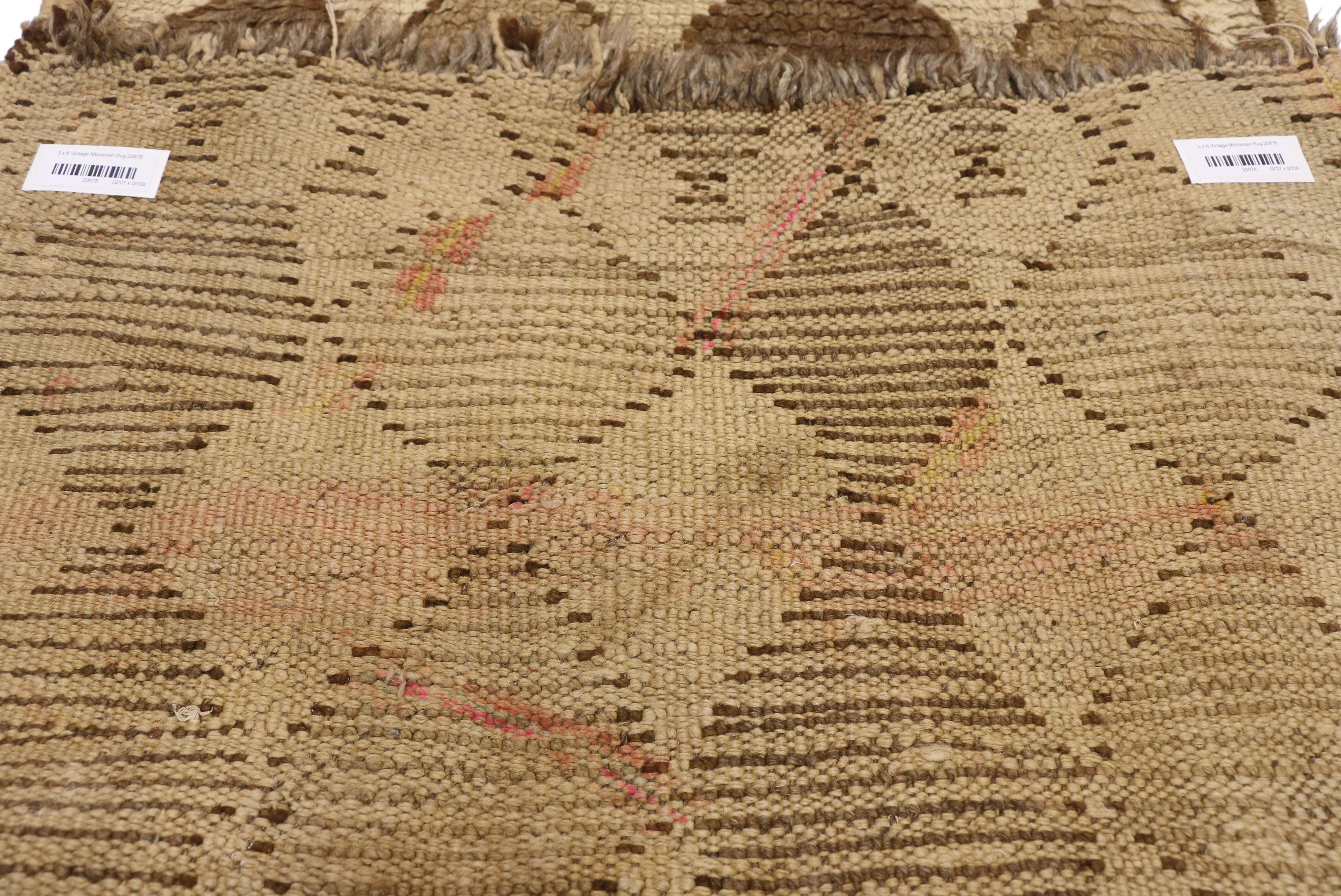 Alfombra Vintage Bereber Marroquí de Estilo Tribal en Colores Neutros en Bueno estado para la venta en Dallas, TX