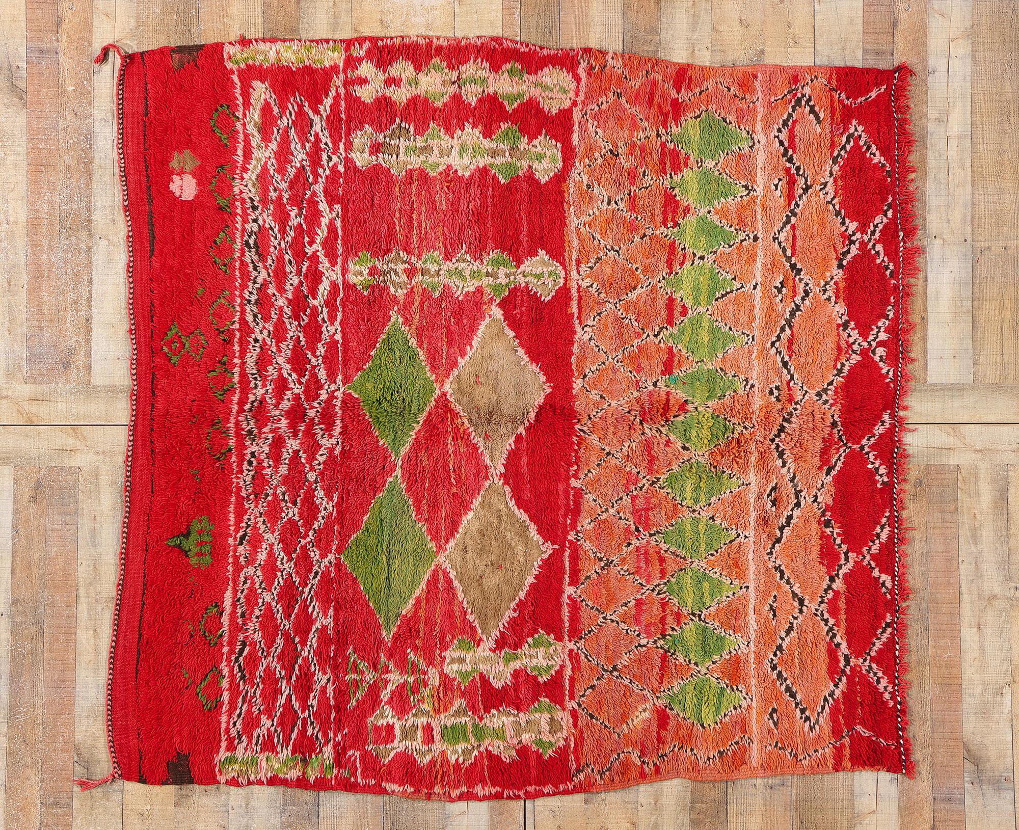 Tapis berbère marocain vintage de style tribal, carré rouge et écaillé en vente 1