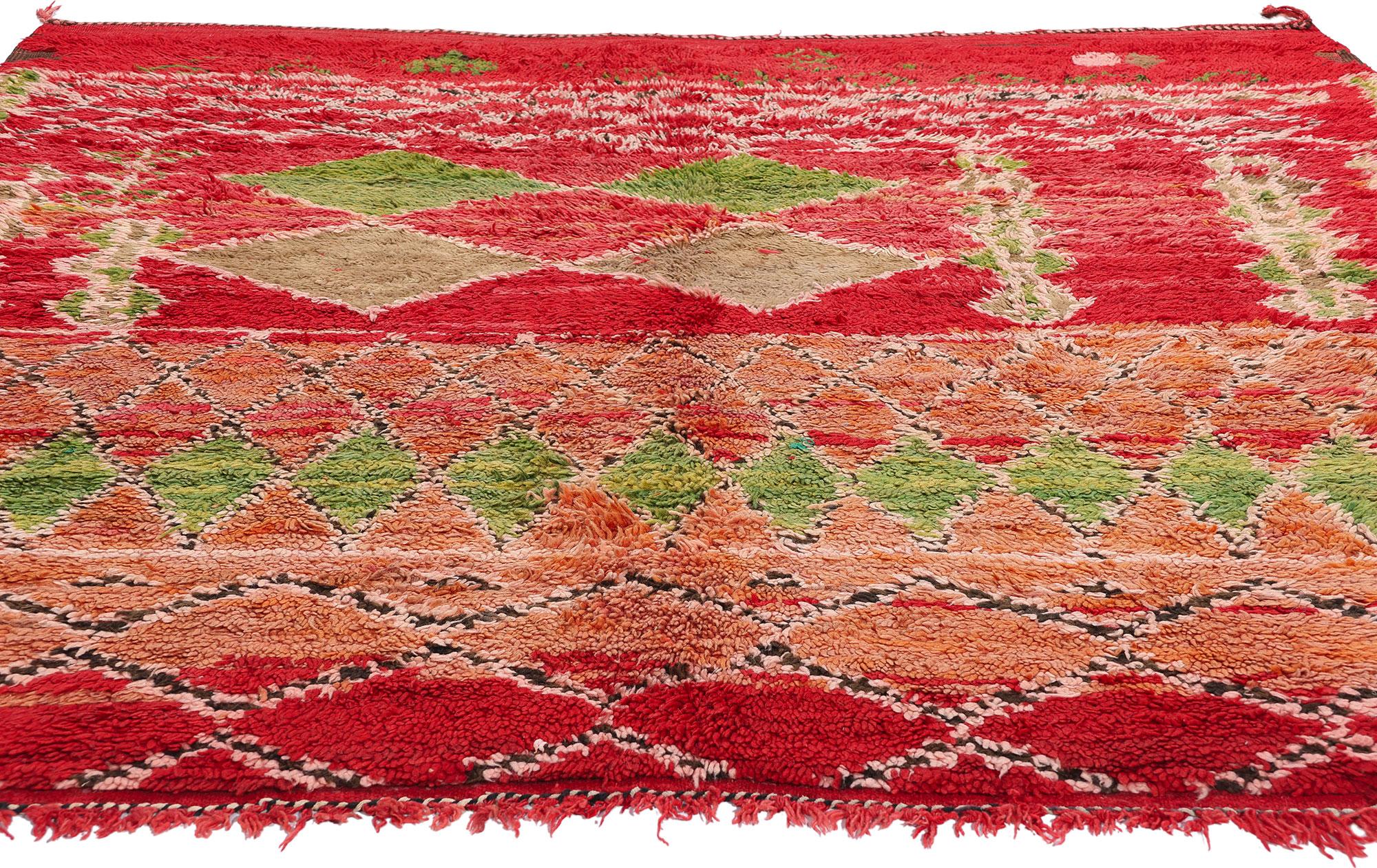 Tribal Tapis berbère marocain vintage de style tribal, carré rouge et écaillé en vente