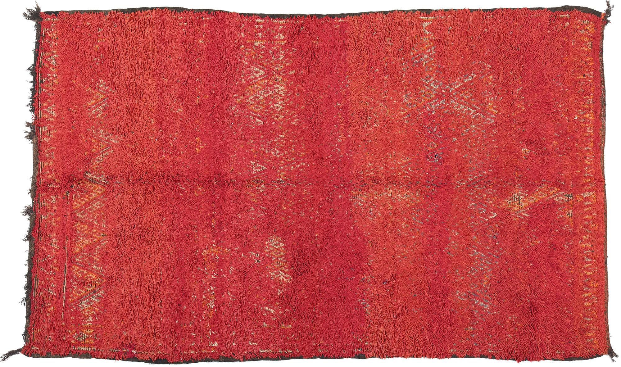 Tapis marocain rouge Beni MGuild en vente 2