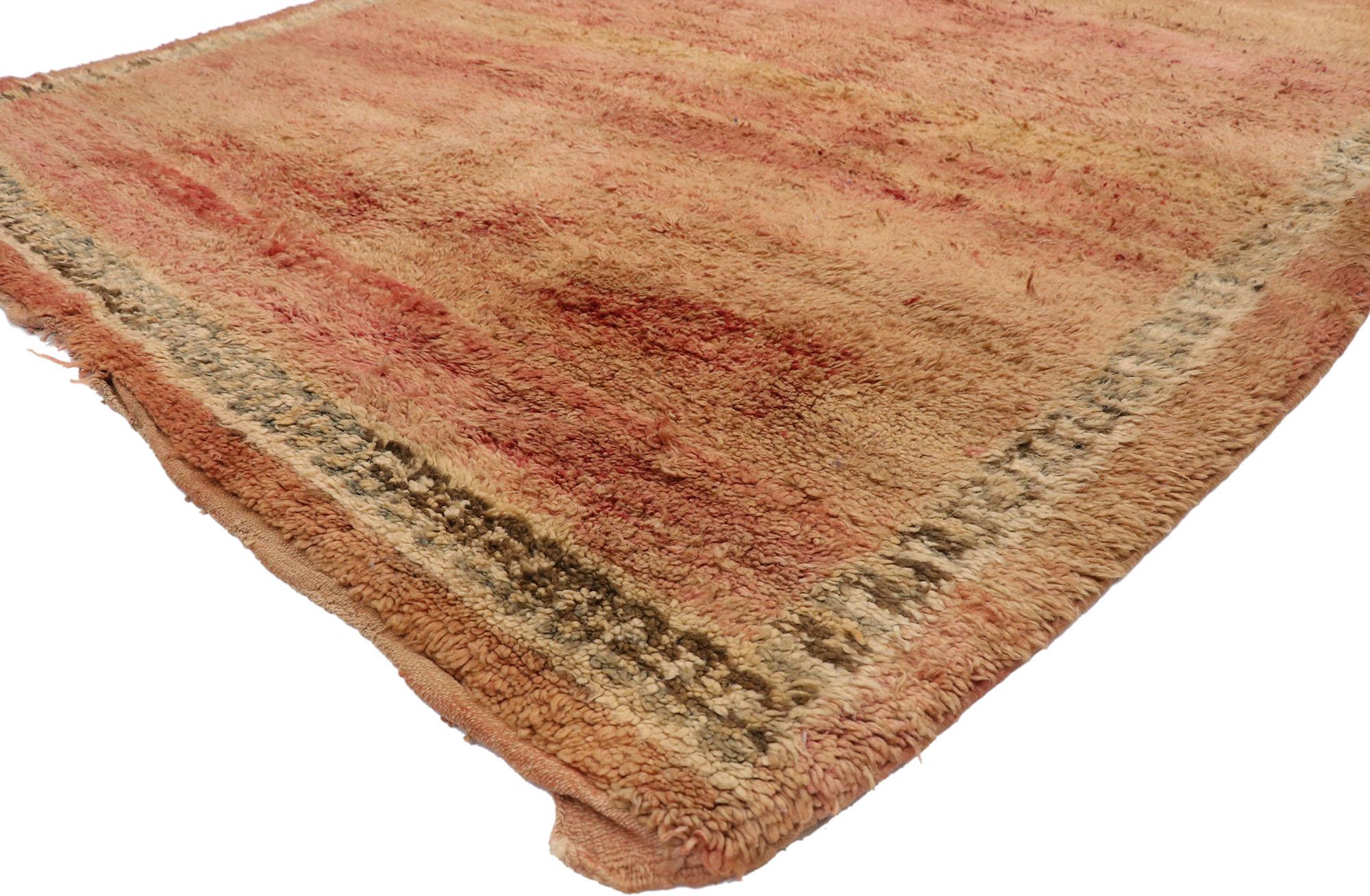 20907, vintage Berber Moroccan rug with Warm, rustic Mid-Century Modern style. This hand knotted wool vintage Berber Moroccan rug emanates function and versatility while staying true to the authentic spirit of Berber Tribe culture. Featuring earthy