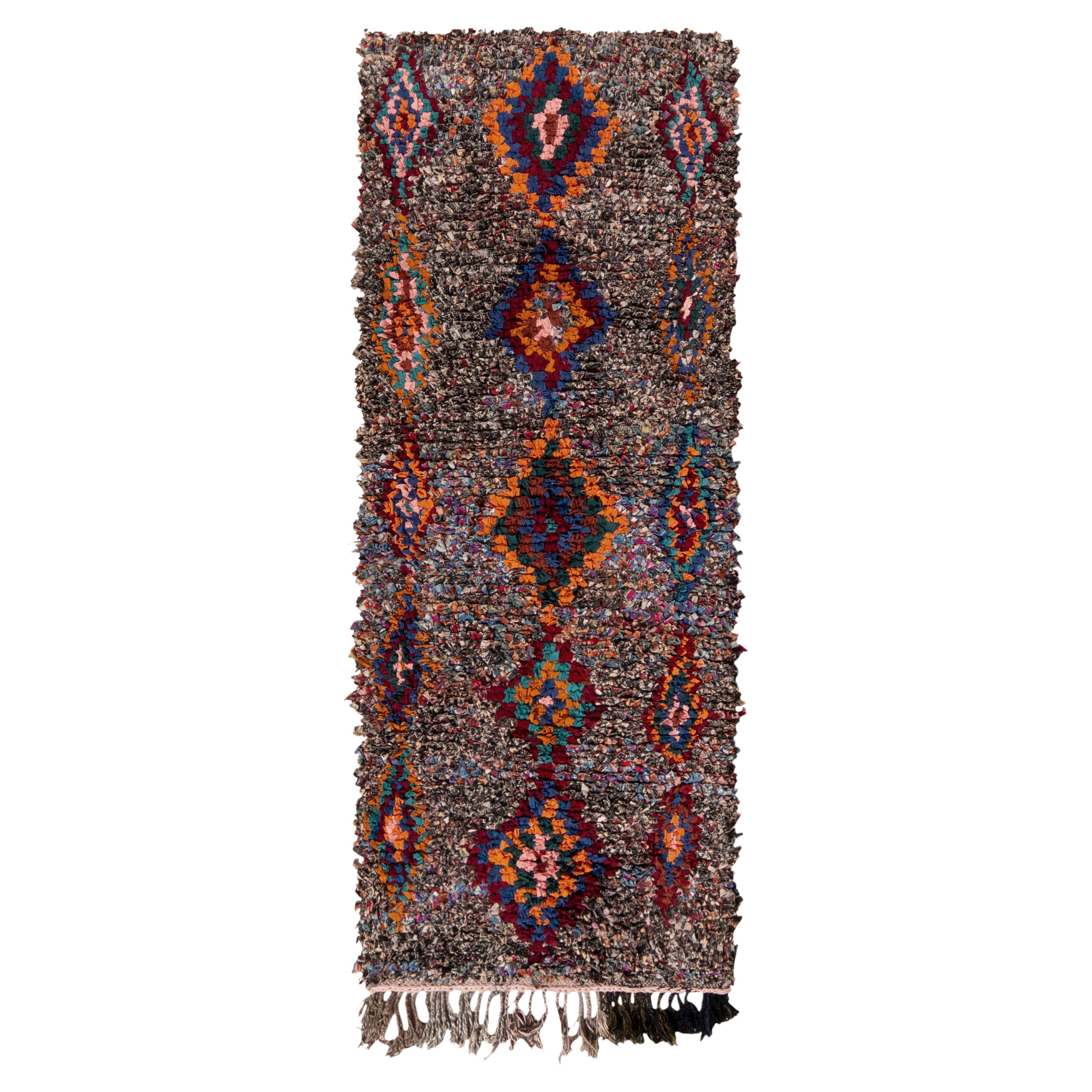 Tapis de couloir berbère marocain vintage à motif de losanges multicolore par Rug & Kilim