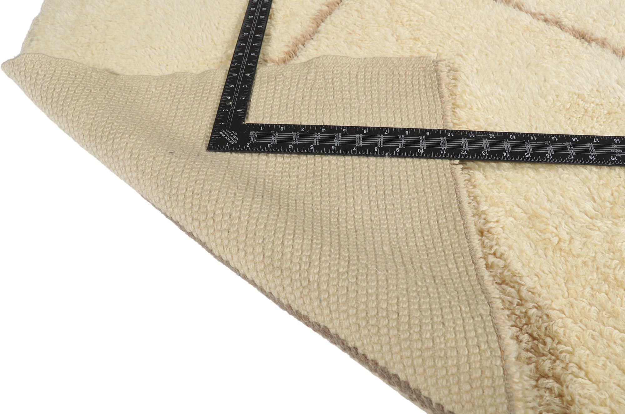 Marokkanischer Berber-Läufer mit minimalistischem Stil im Zustand „Gut“ im Angebot in Dallas, TX