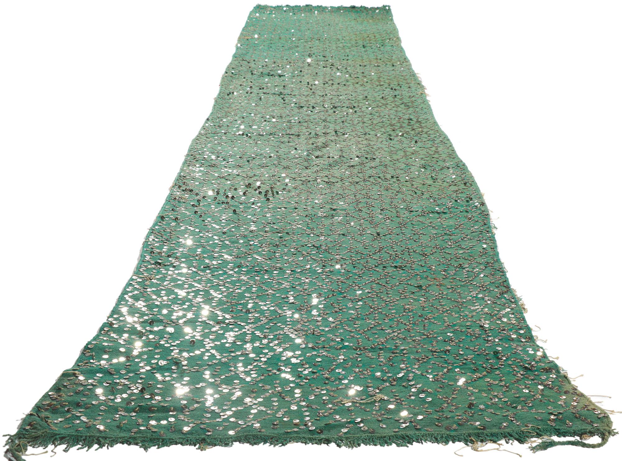 Bohème Tapis Kilim berbère marocain vintage à paillettes, tapis de couloir de mariage en vente
