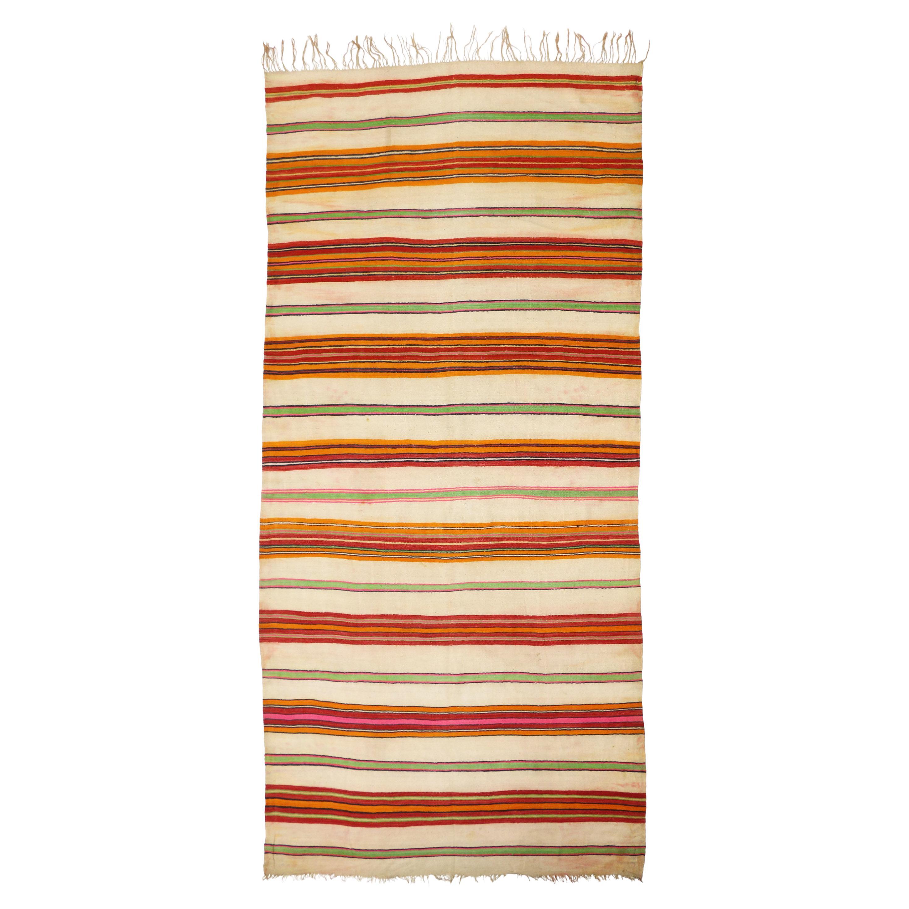 Vintage Berber Moroccan Striped Kilim Rug con stile tribale Boho Chic