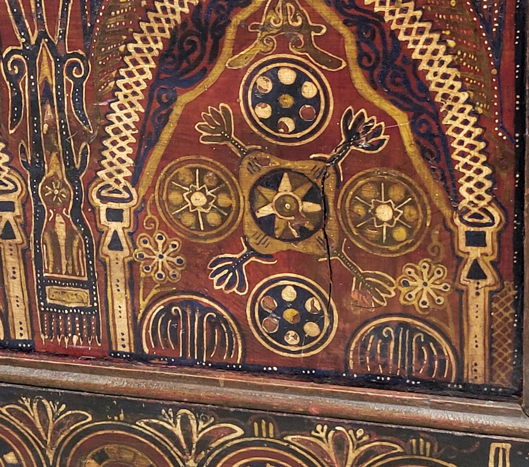 Coffre berbère marocain vintage avec motif arqué peint à la main, signé Bon état - En vente à Centennial, CO