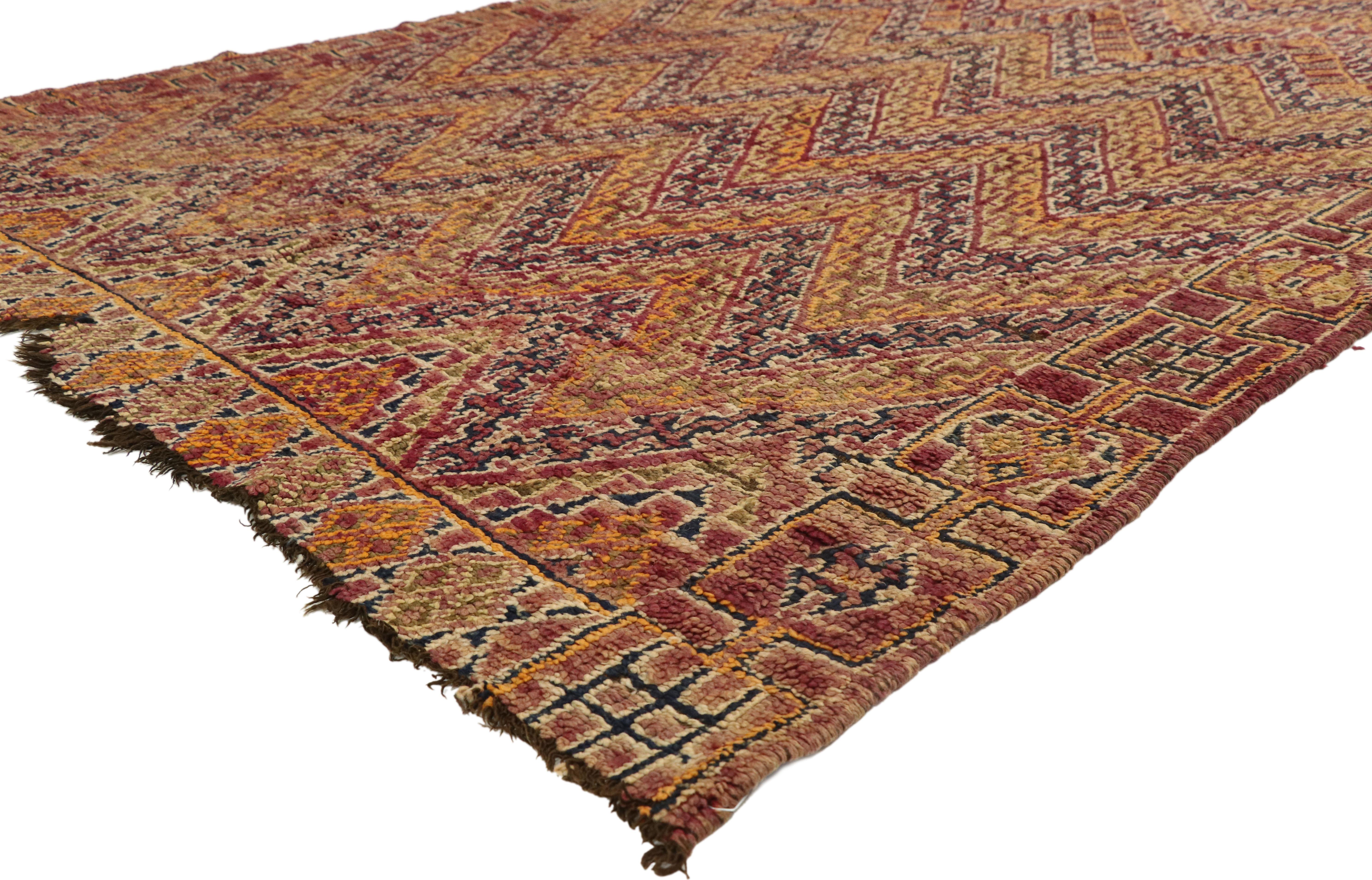 20958, vintage Berber Moroccan Zayane rug with Mid-Century Modern style 06'02 x 10'07. Saturated with good taste with a beguiling design aesthetic, this hand knotted wool vintage Berber Moroccan Zayane rug features repeating zigzag bands composed in