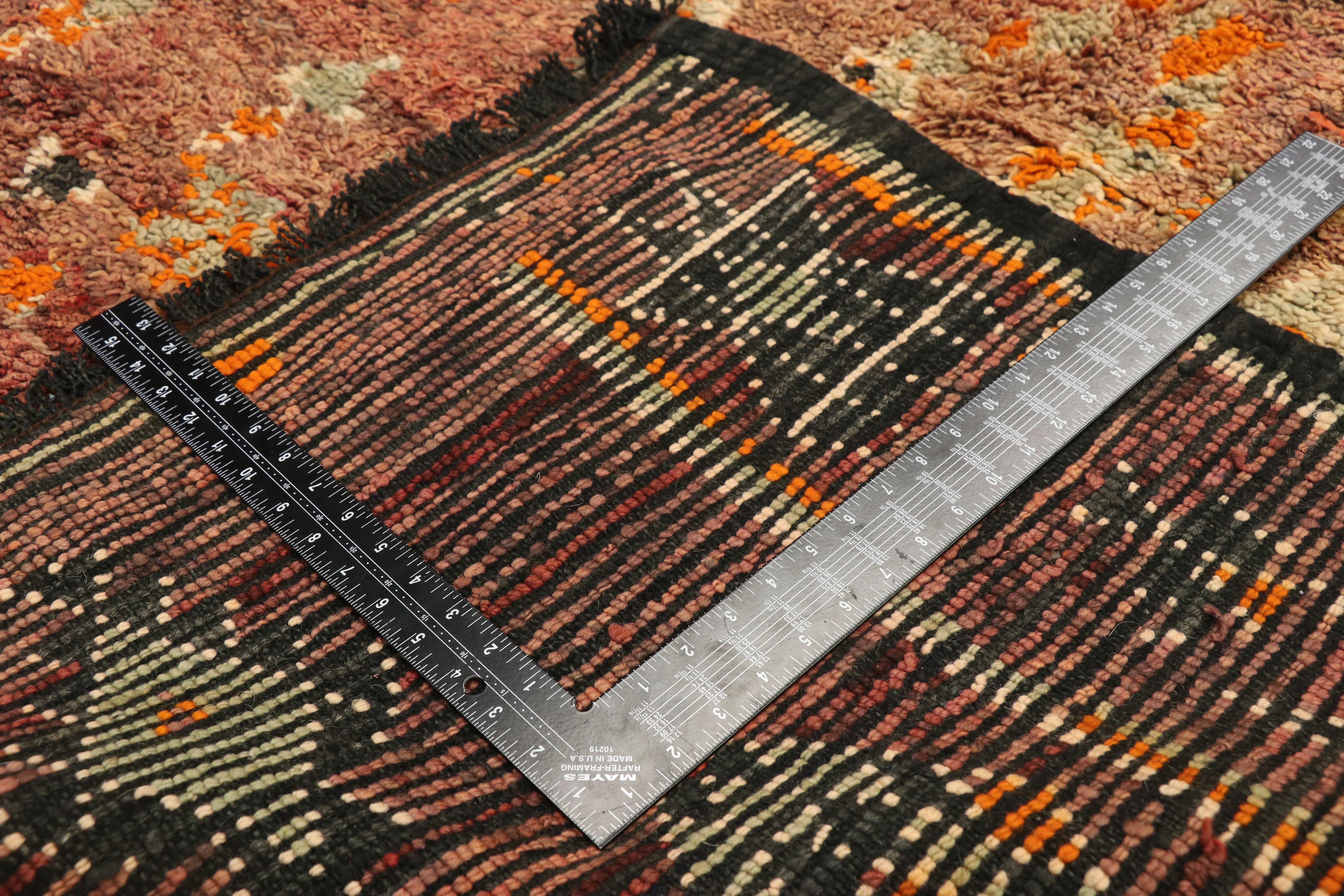 Vintage Berber Moroccan Zayane Rug with Mid-Century Modern Style In Good Condition For Sale In Dallas, TX