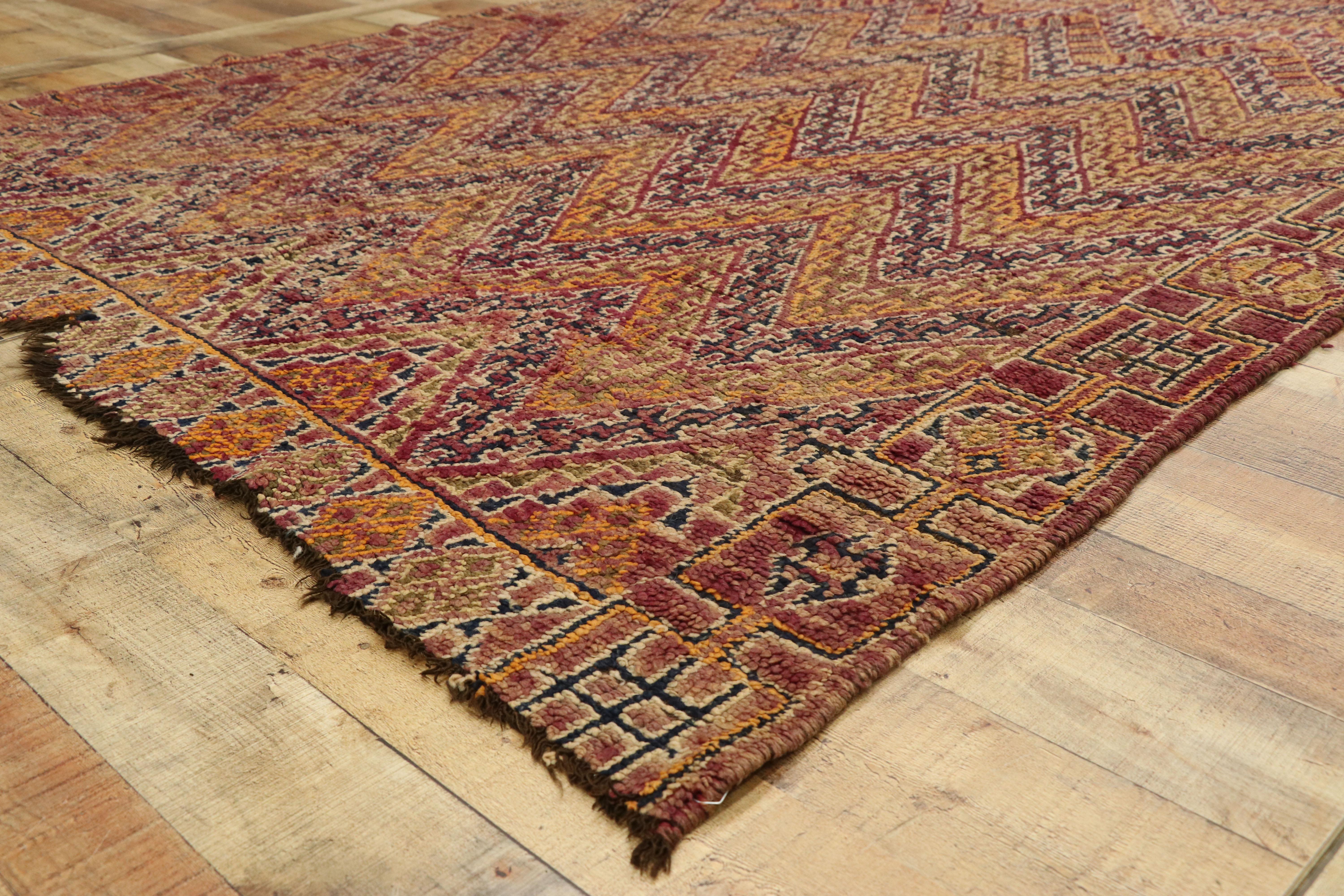 Vintage Berber Moroccan Zayane Rug with Mid-Century Modern Style In Good Condition In Dallas, TX