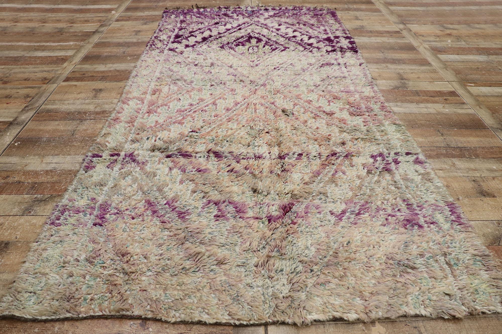 20ième siècle Tapis berbère marocain vintage violet en vente