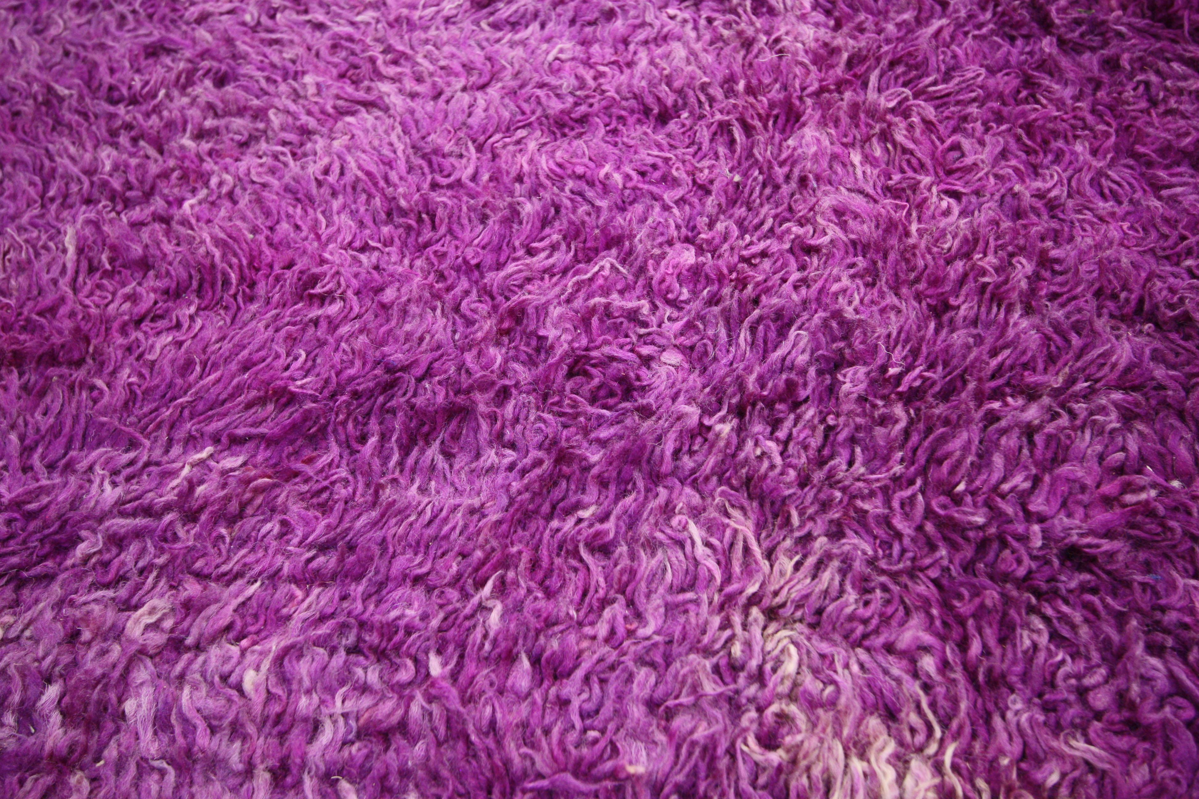 20669, Vintage Berber Purple Moroccan Rug with Post-Modern Memphis Style. This hand-knotted wool vintage Berber Moroccan rug features rich waves of purple abrash with a fashion-forward modern style. Side with color and texture in a modern interior