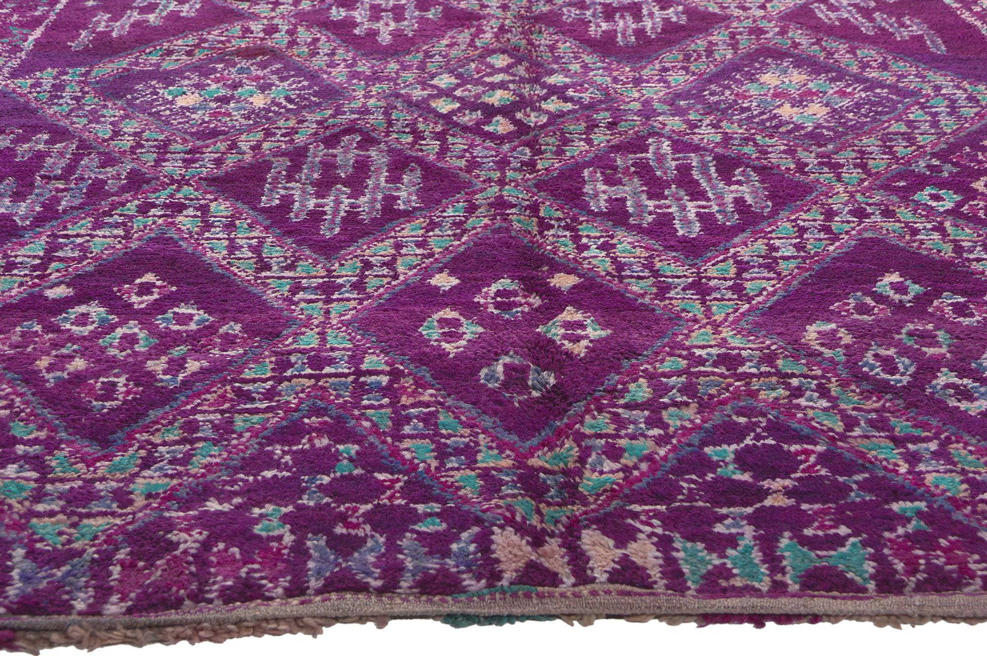 Marokkanischer Beni MGuild Vintage lila Beni MGuild Vintage-Teppich, Maximalism Meets Boho Chic (Handgeknüpft) im Angebot