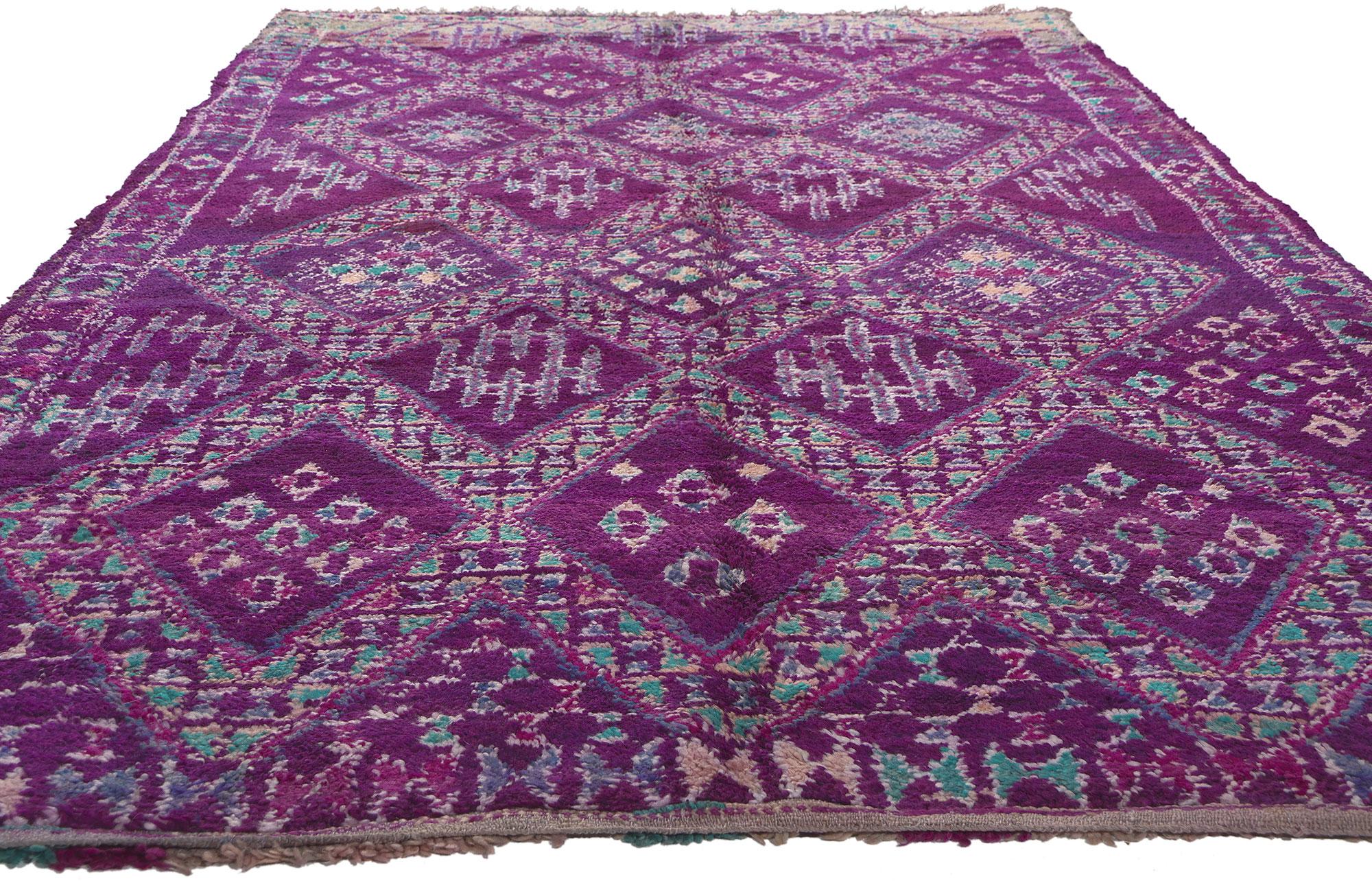 Marokkanischer Beni MGuild Vintage lila Beni MGuild Vintage-Teppich, Maximalism Meets Boho Chic (Stammeskunst) im Angebot