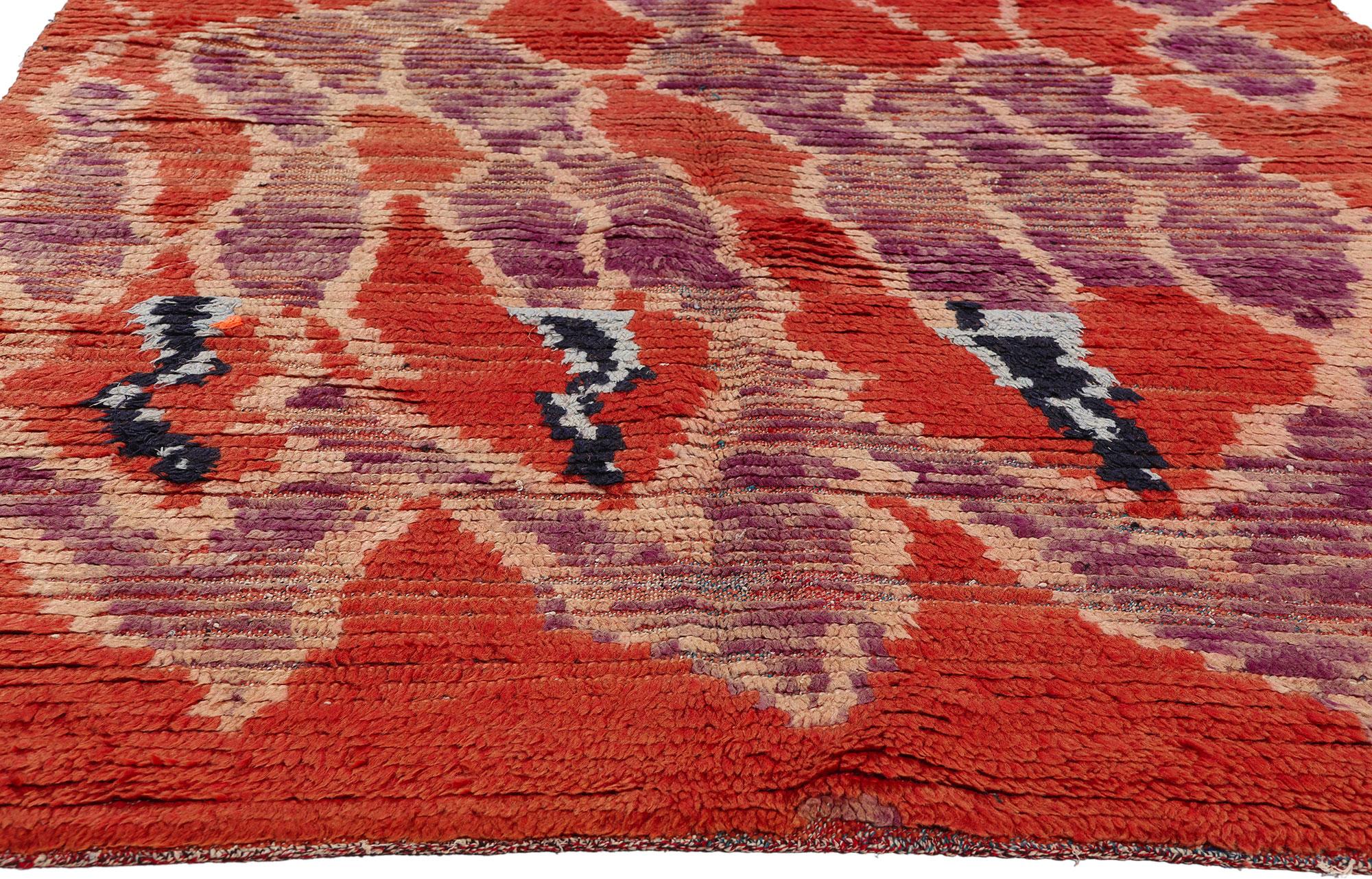 Marocain Tapis Azilal marocain rouge berbère vintage, Boho Chic rencontre l'enchantement tribal confortable en vente