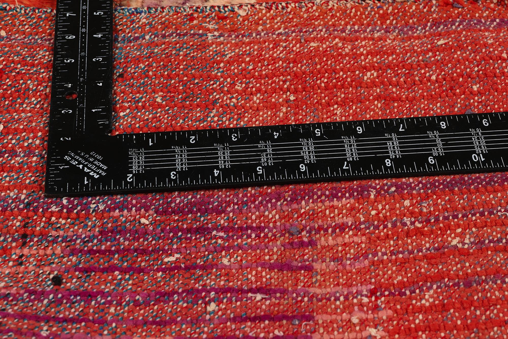 Tapis Azilal marocain rouge berbère vintage, Boho Chic rencontre l'enchantement tribal confortable Bon état - En vente à Dallas, TX