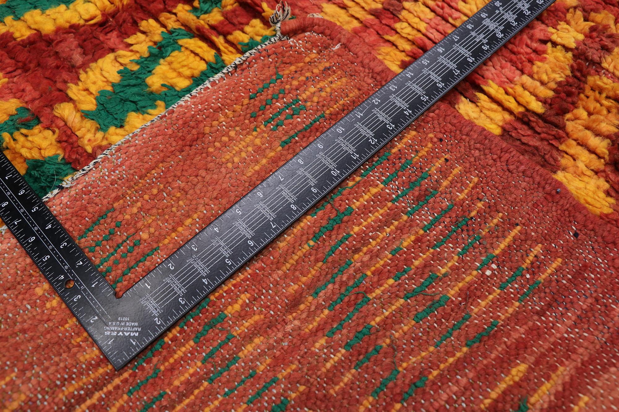 Marokkanischer roter Boujad-Teppich im Vintage-Stil, Südwesten Boho Chic Meets Stammeskunst-Enchantment im Zustand „Gut“ im Angebot in Dallas, TX
