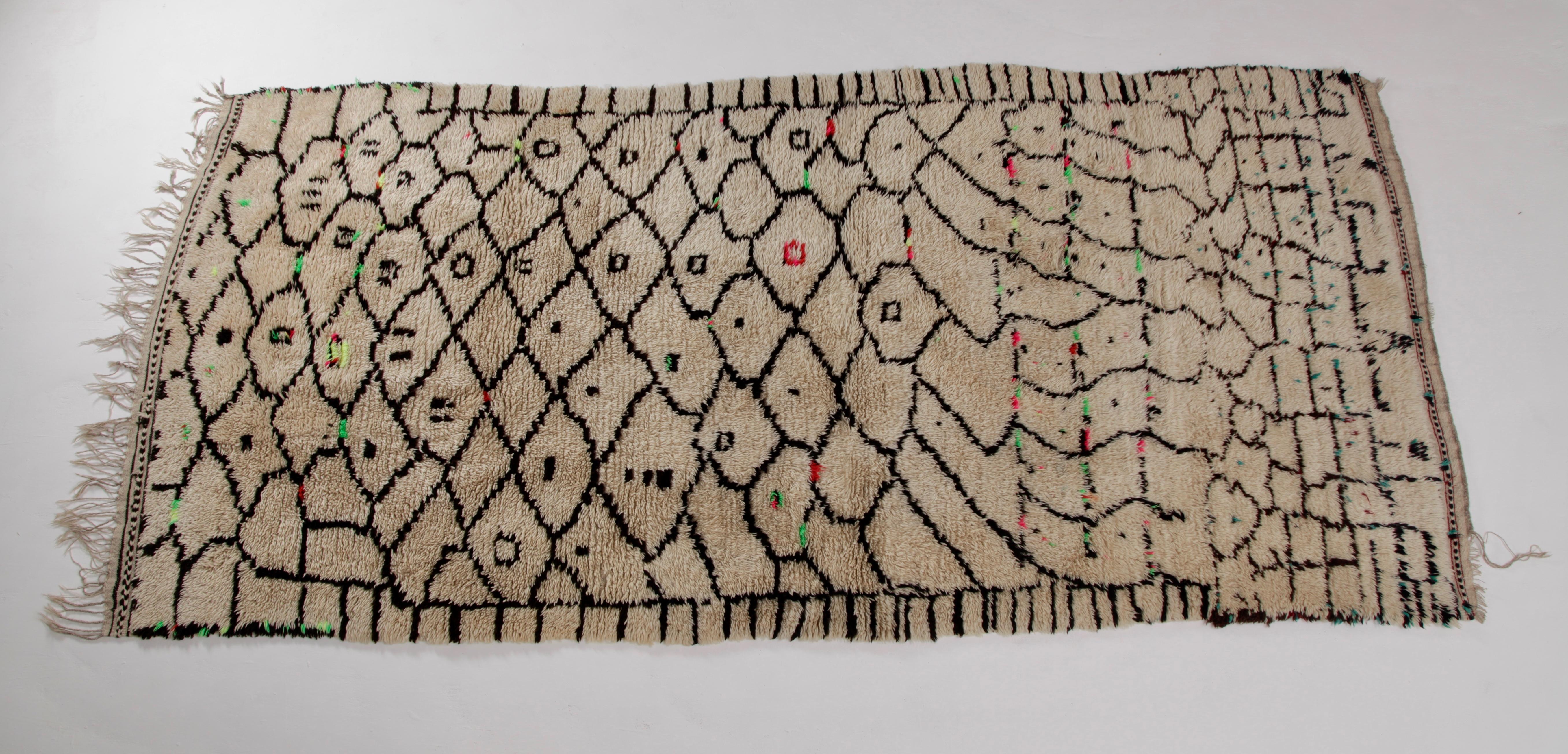 Exceptional vintage tribal Moroccan rug, with neon accents, handmade in Morocco. Approximate dimensions: 300 cm x 150 cm.
 