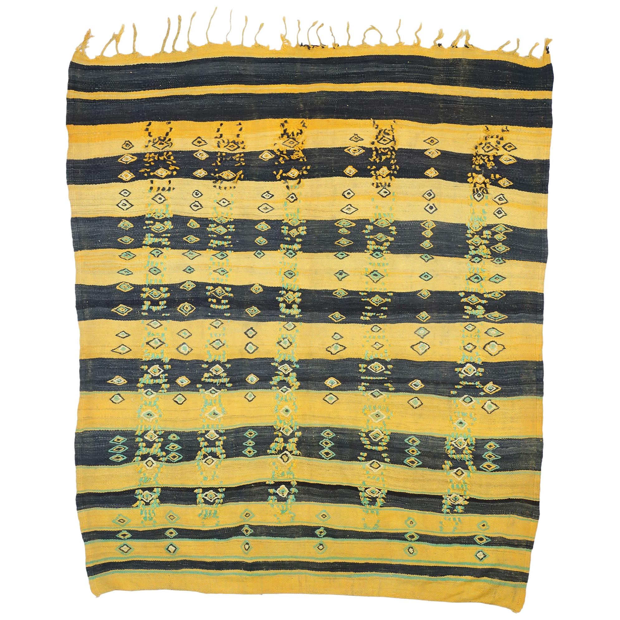 Tappeto berbero vintage a strisce marocchine Rug & Kilim, il fascino nomade incontra l'eleganza sartoriale