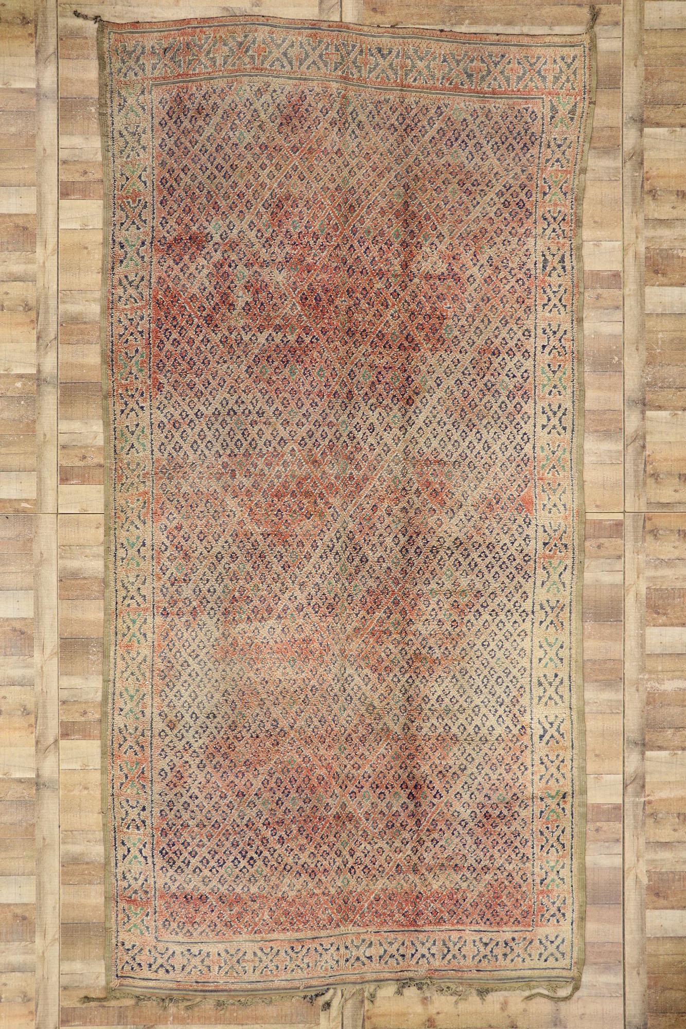 Marokkanischer Berber Beni MGuild Vintage-Teppich im Vintage-Stil, Midcentury Meets Stammeskunst-Enchantment im Angebot 2