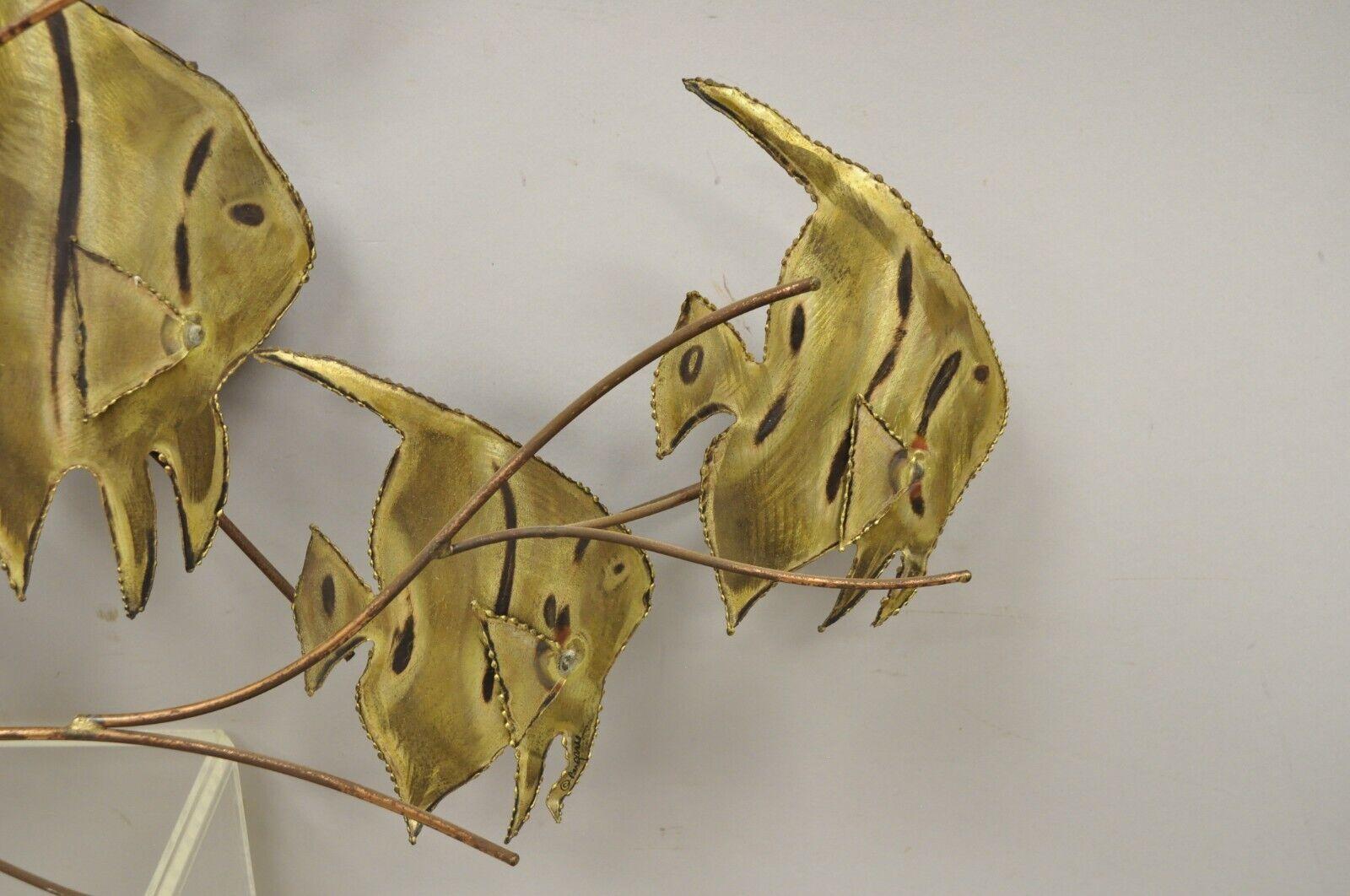 Vintage Bergasse Mid-Century Modern Brass Metal School of Fish Wall Sculpture In Good Condition For Sale In Philadelphia, PA