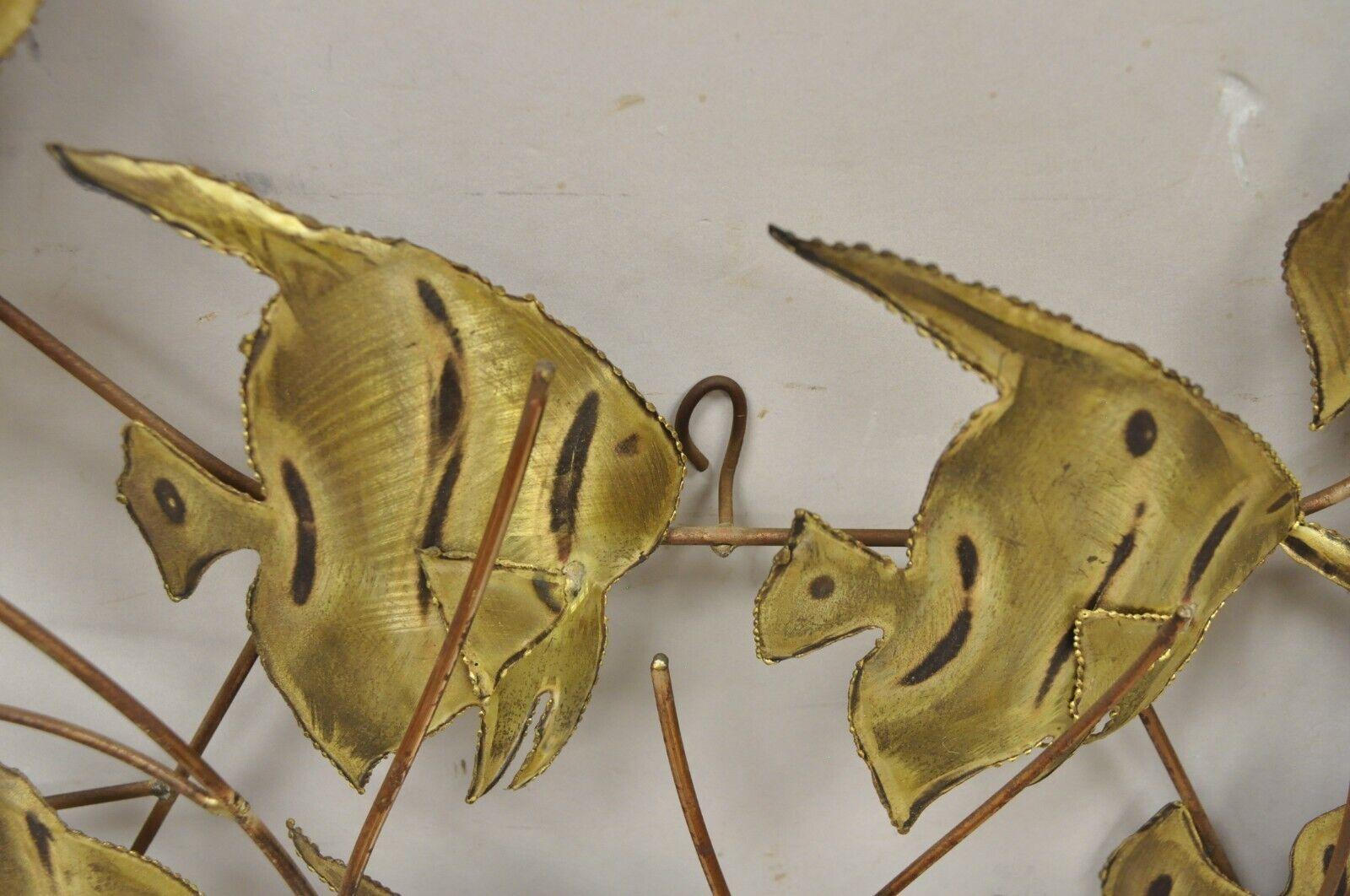 Vintage Bergasse Mid-Century Modern Brass Metal School of Fish Wall Sculpture In Good Condition For Sale In Philadelphia, PA