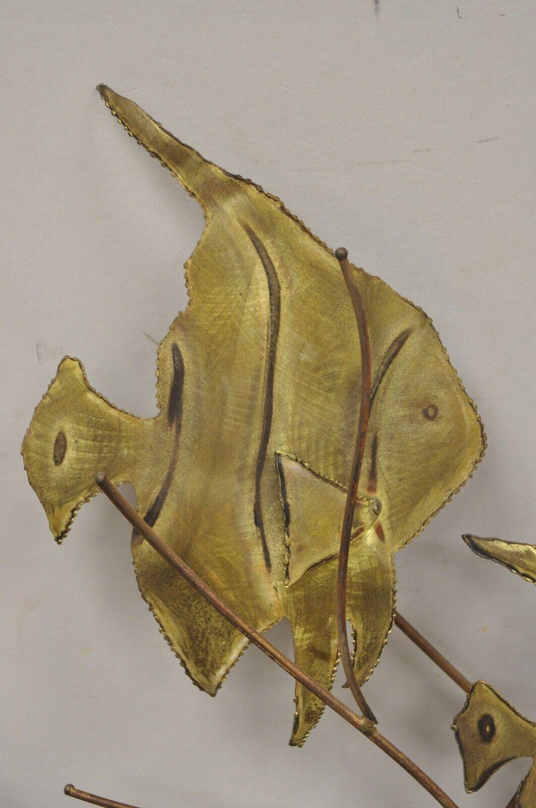 Vintage Bergasse Mid-Century Modern Brass Metal School of Fish Wall Sculpture In Good Condition For Sale In Philadelphia, PA