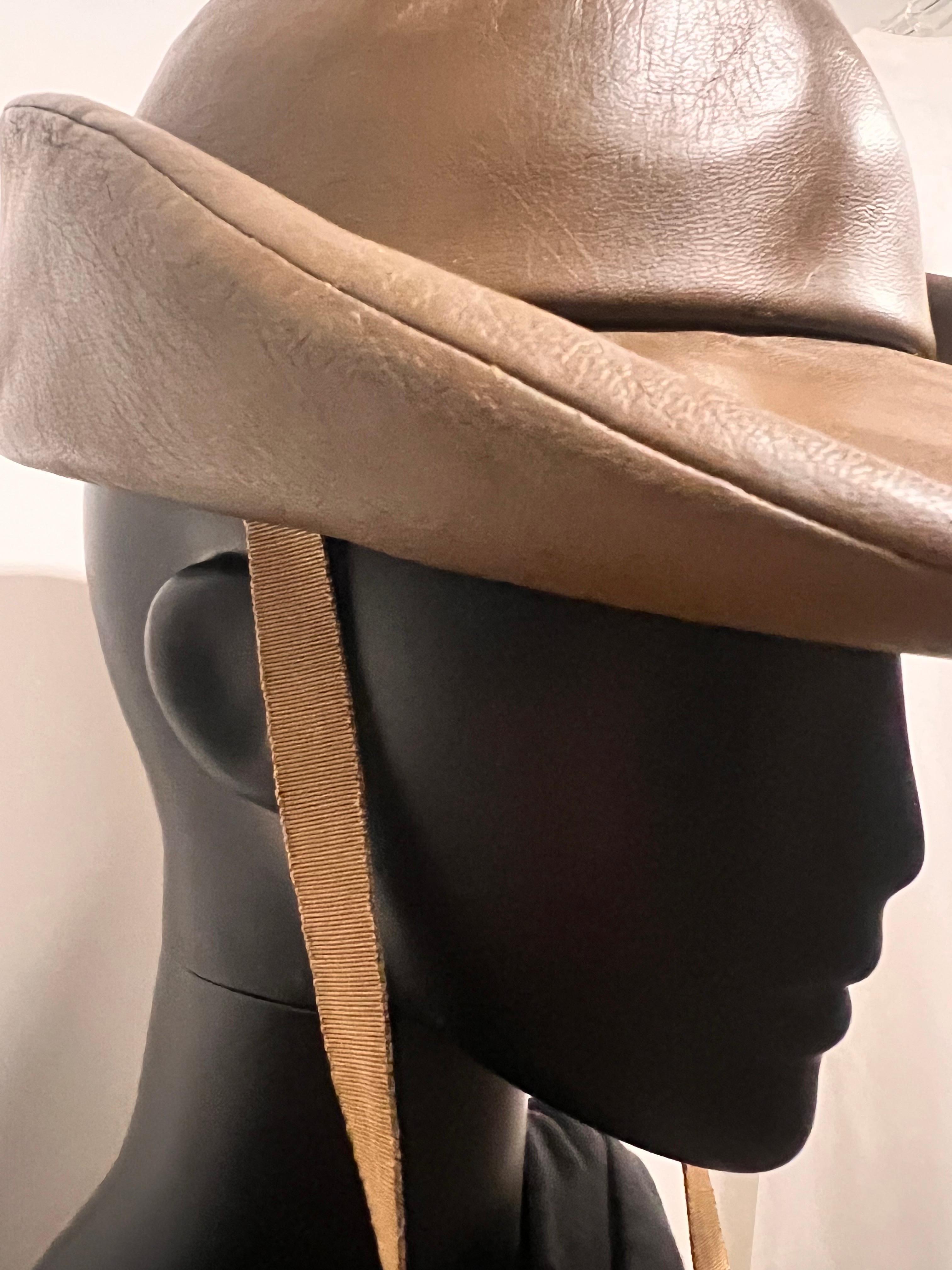 Vintage Bergdorf Goodman Made to order Hat In Good Condition For Sale In COLLINGWOOD, AU