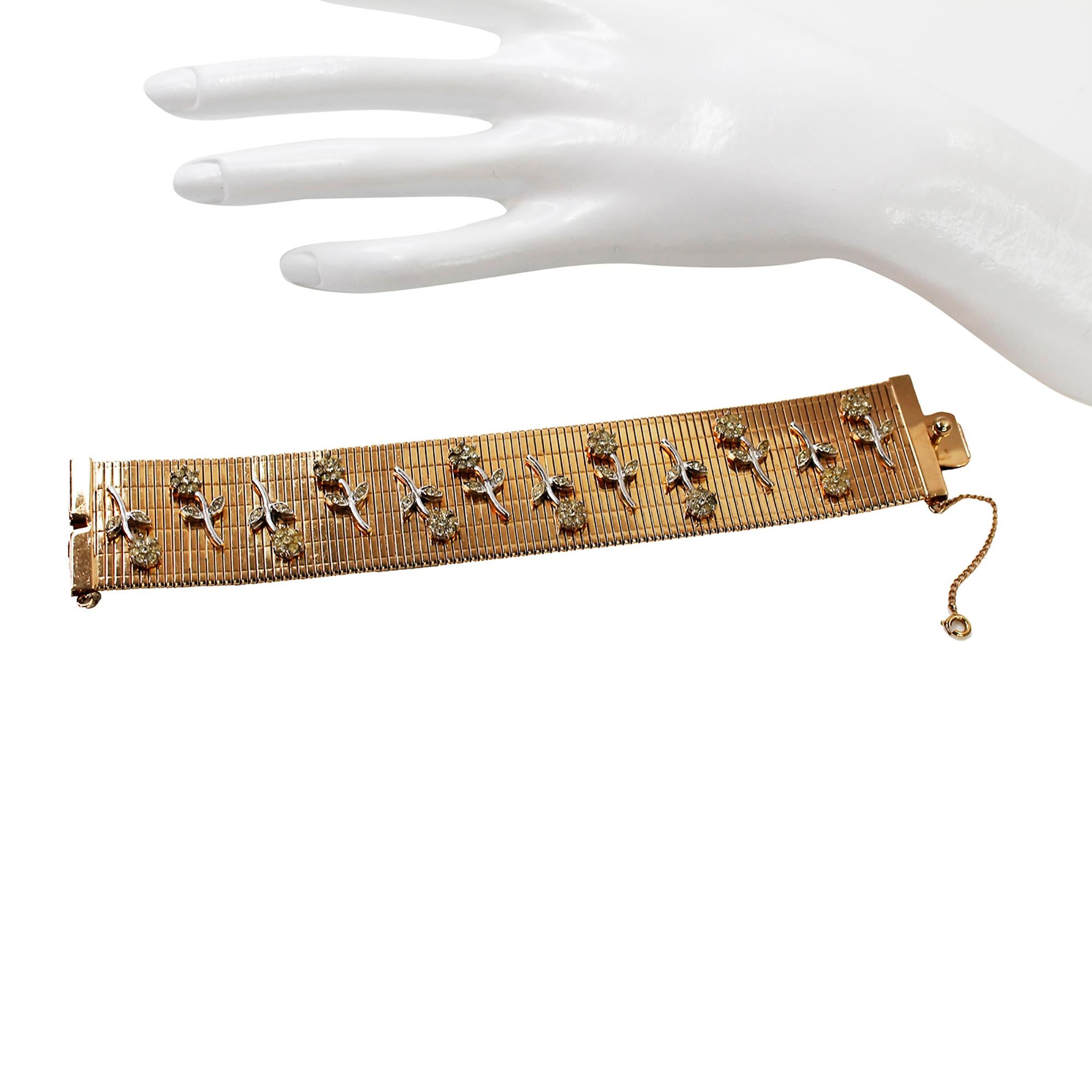 Vintage Bergere Bracelet souple en or avec des fleurs en argent Circa 1960s Pour hommes en vente
