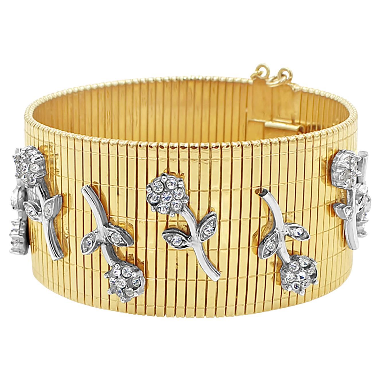 Vintage Bergere Bracelet souple en or avec des fleurs en argent Circa 1960s en vente
