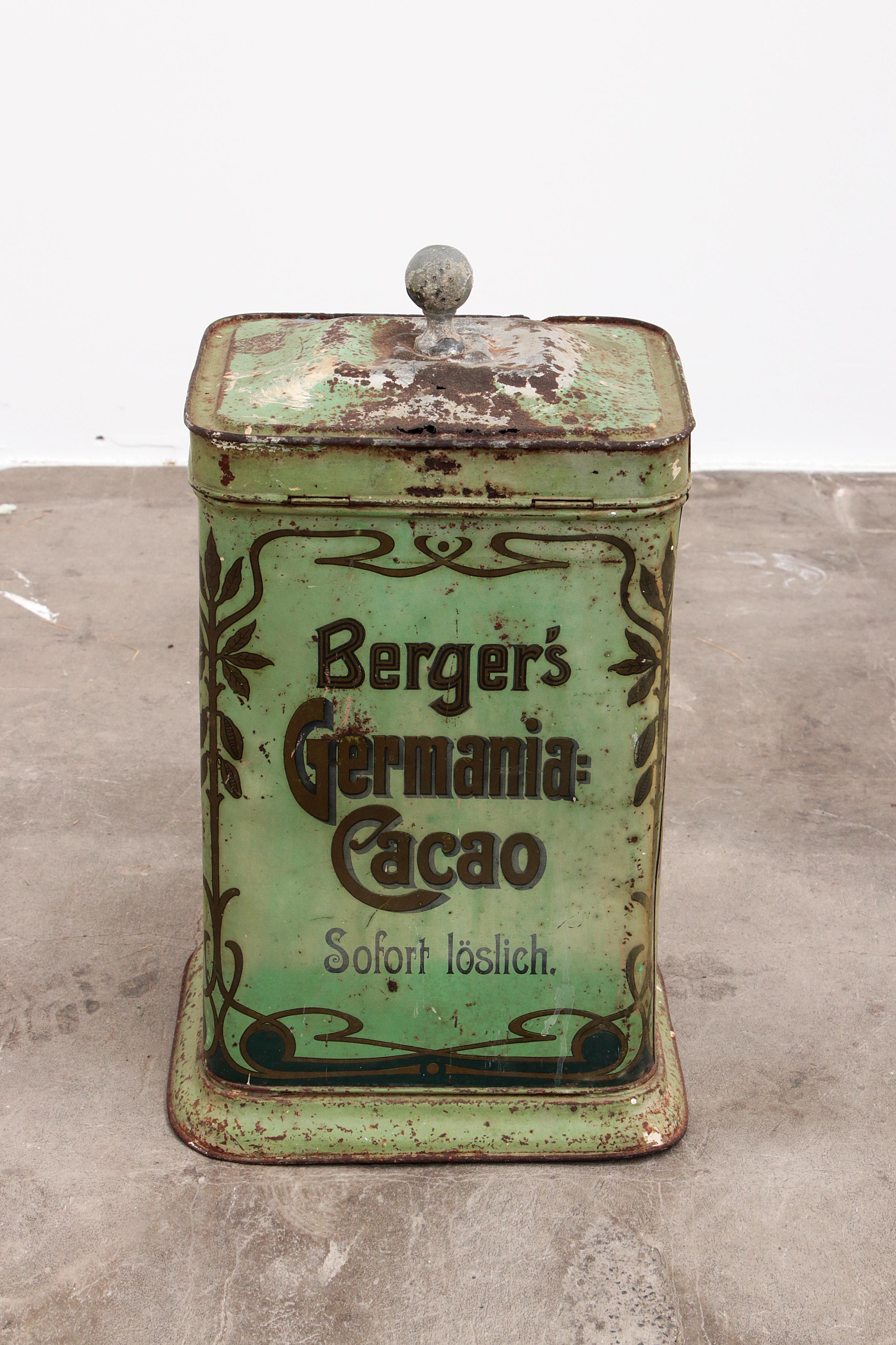 Étain de rangement Germania-Cacao de Berger 1900-1930 État moyen - En vente à Oostrum-Venray, NL