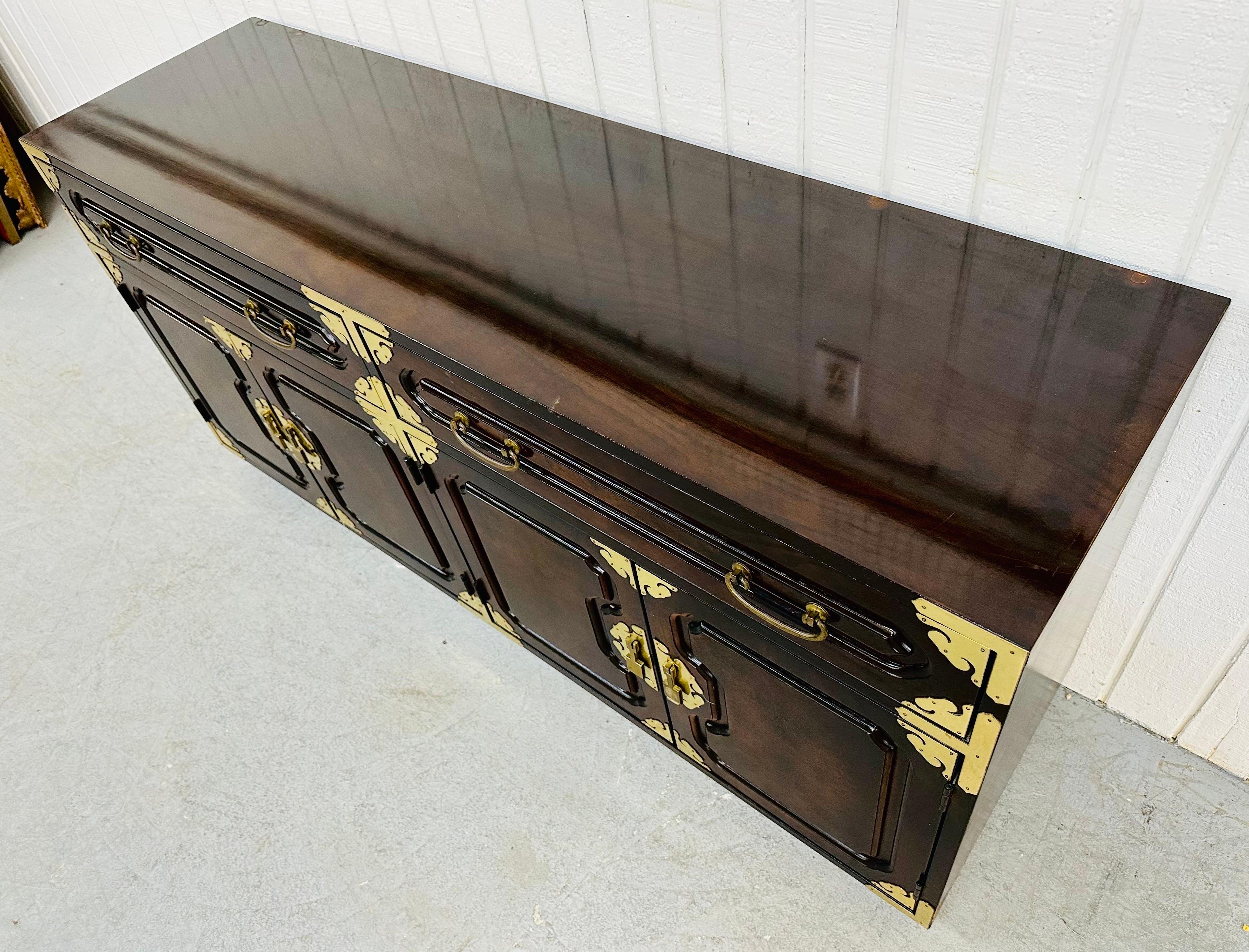 Vintage Bernhardt Chinoiserie Style Sideboard In Good Condition In Clarksboro, NJ